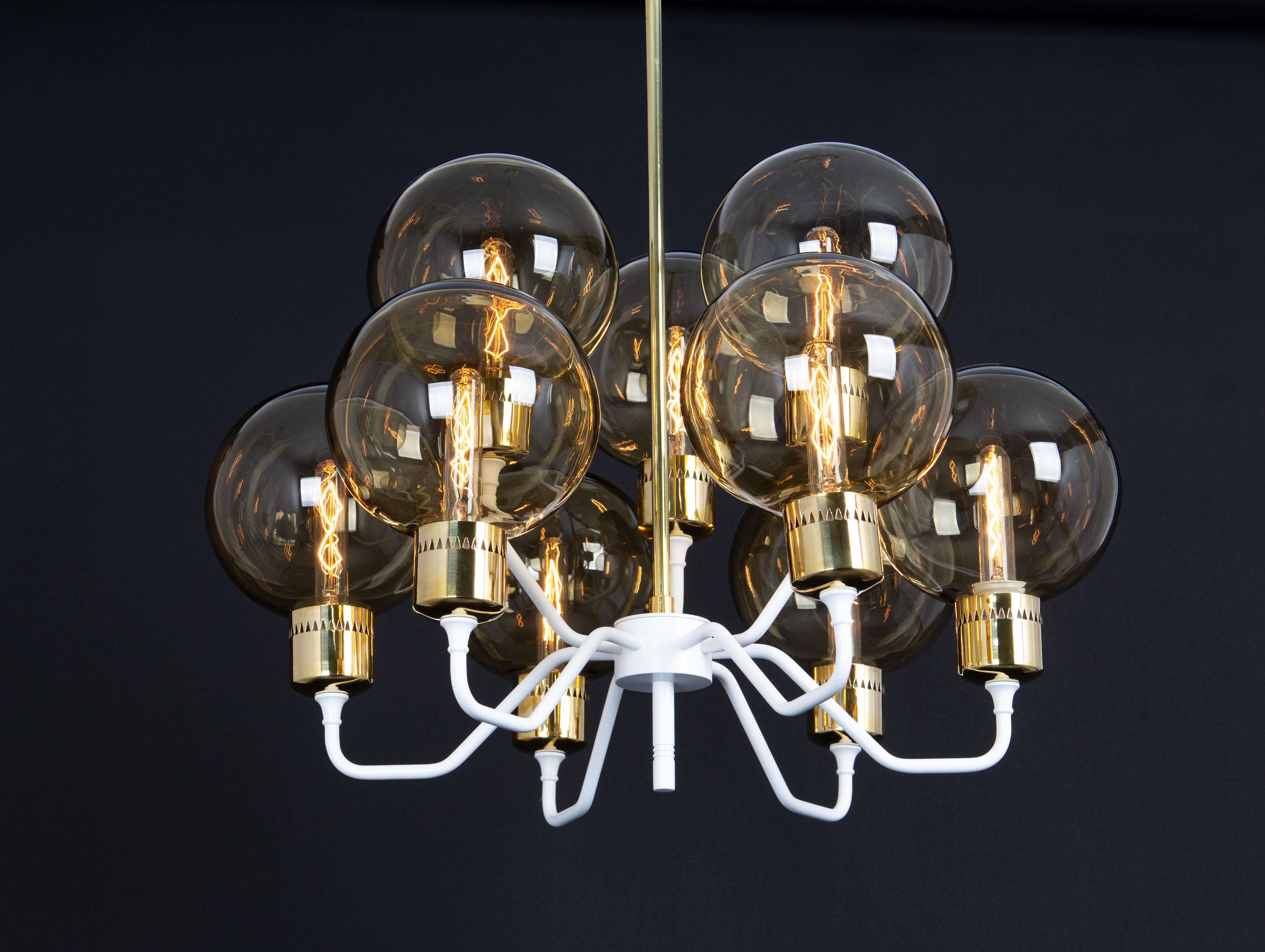 Impresionante candelabro grande de metal y cristal ahumado, Hans-Agne Jakobsson, Suecia, 1970 en venta 3