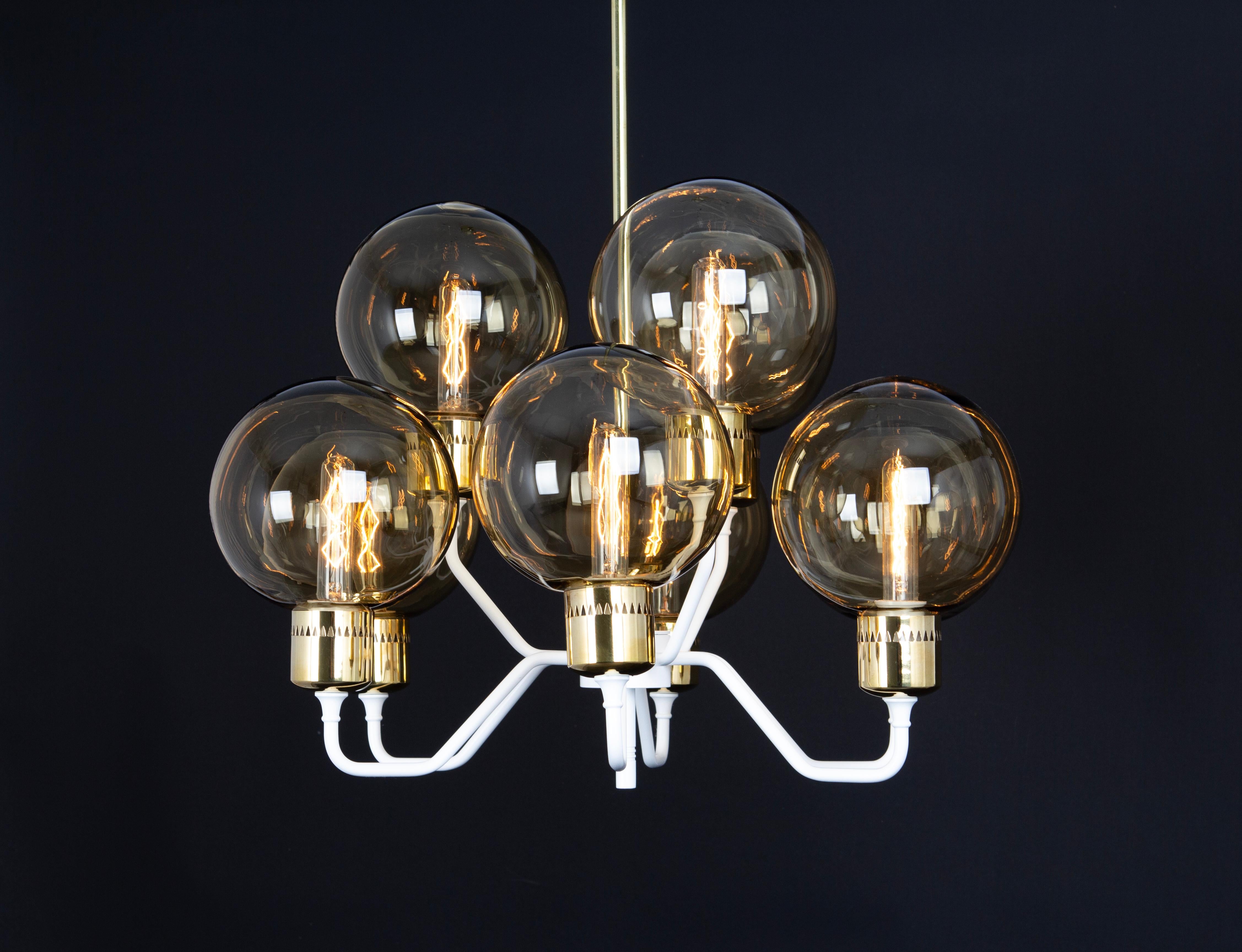 Impresionante candelabro grande de metal y cristal ahumado, Hans-Agne Jakobsson, Suecia, 1970 en venta 4