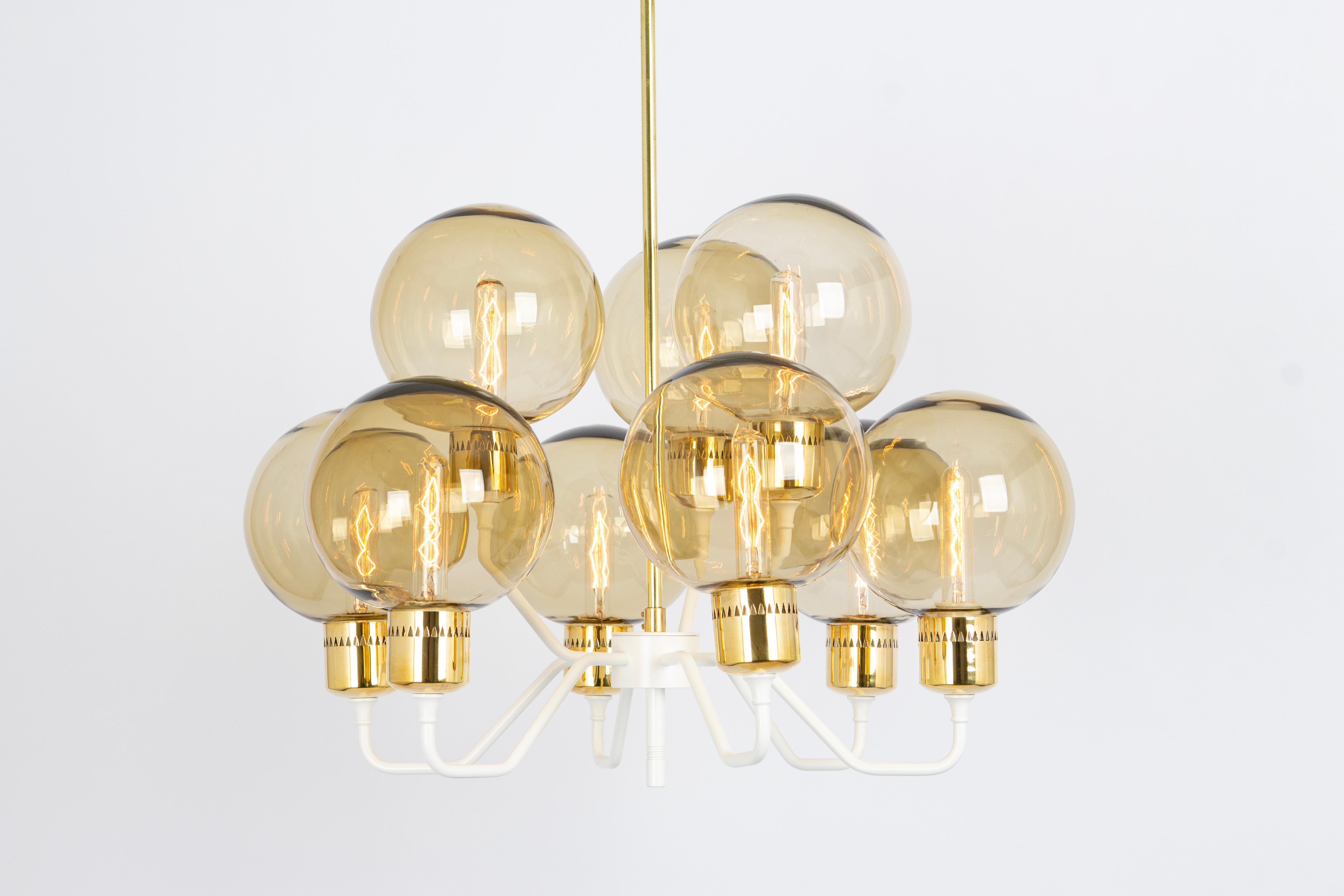 Impresionante candelabro grande de metal y cristal ahumado, Hans-Agne Jakobsson, Suecia, 1970 en venta 5