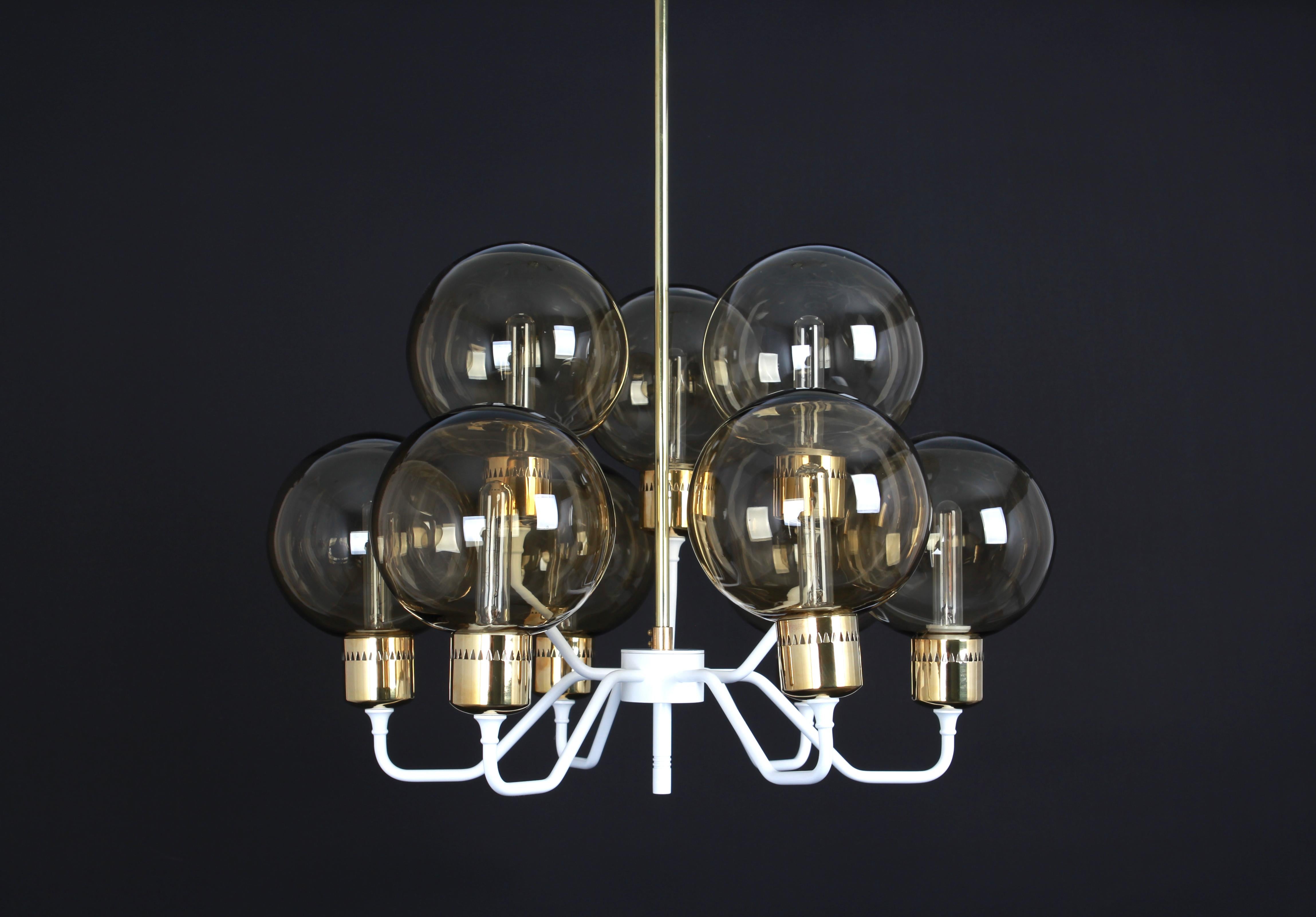 Impresionante candelabro grande de metal y cristal ahumado, Hans-Agne Jakobsson, Suecia, 1970 en venta 1