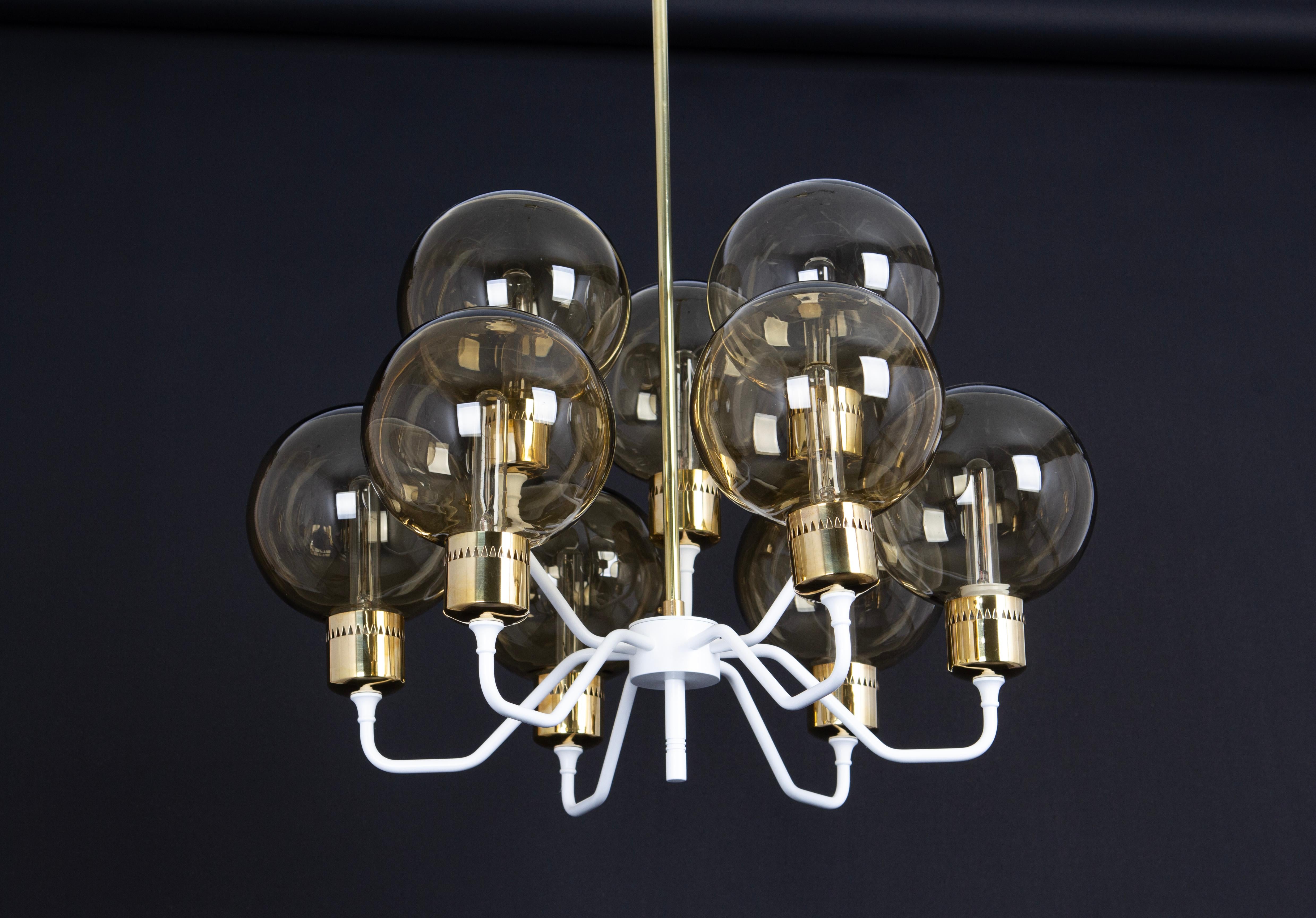 Impresionante candelabro grande de metal y cristal ahumado, Hans-Agne Jakobsson, Suecia, 1970 en venta 2