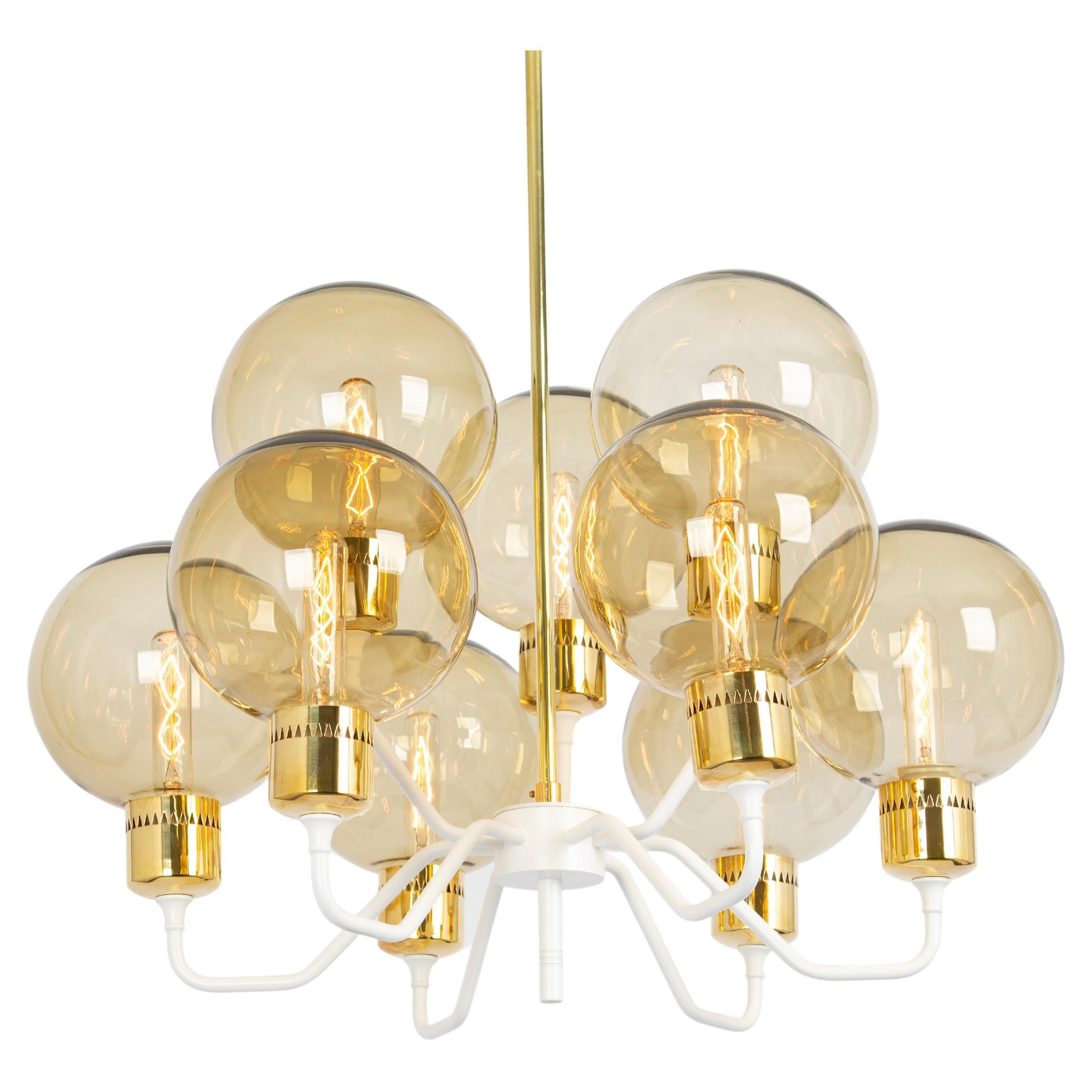 Impresionante candelabro grande de metal y cristal ahumado, Hans-Agne Jakobsson, Suecia, 1970 en venta