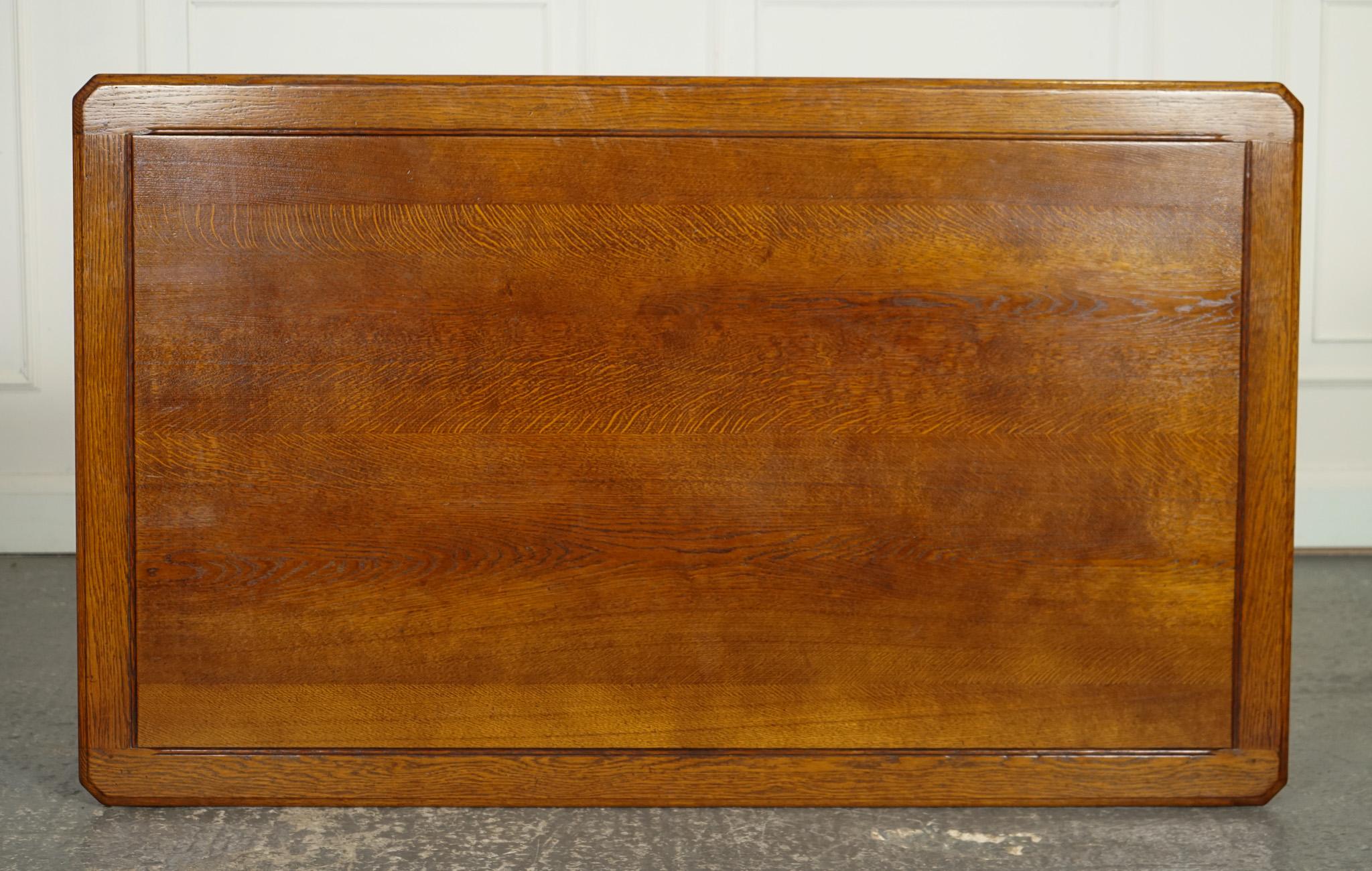 Grande table COFFEE VINTAGE EN OAK AVEC NICE FRANÇON EN OAK GRAiN ET FRAME H en vente 4