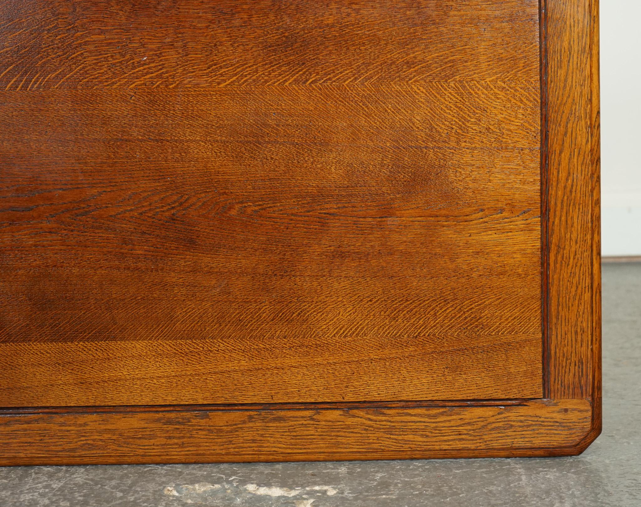 Grande table COFFEE VINTAGE EN OAK AVEC NICE FRANÇON EN OAK GRAiN ET FRAME H en vente 7