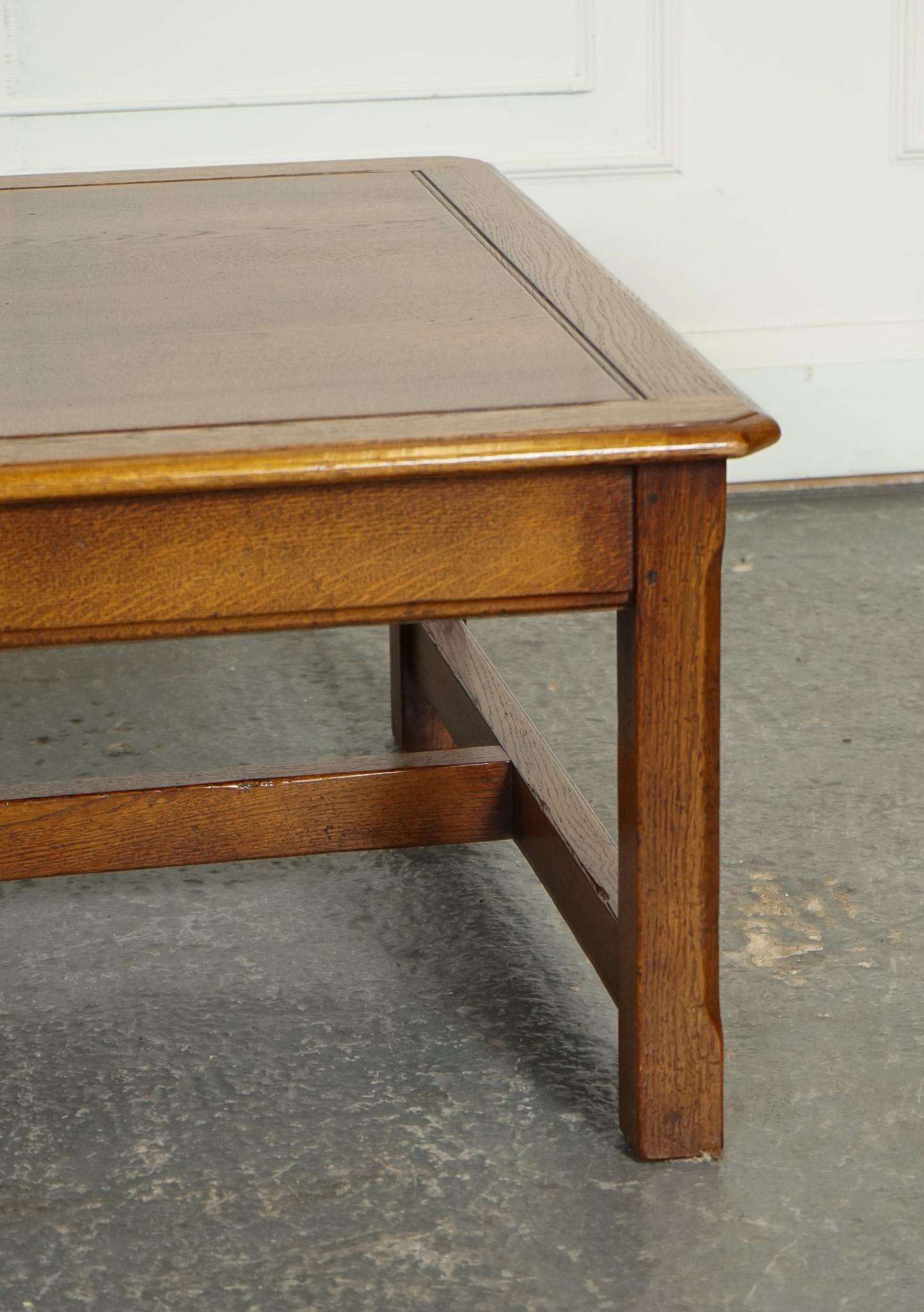 Fait main Grande table COFFEE VINTAGE EN OAK AVEC NICE FRANÇON EN OAK GRAiN ET FRAME H en vente