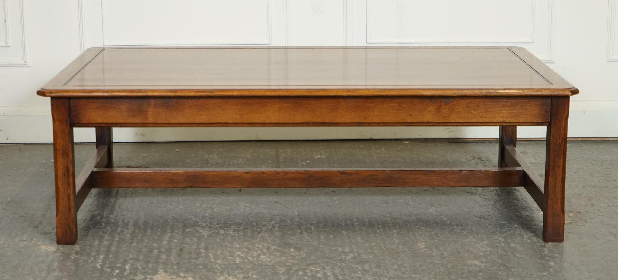 20ième siècle Grande table COFFEE VINTAGE EN OAK AVEC NICE FRANÇON EN OAK GRAiN ET FRAME H en vente