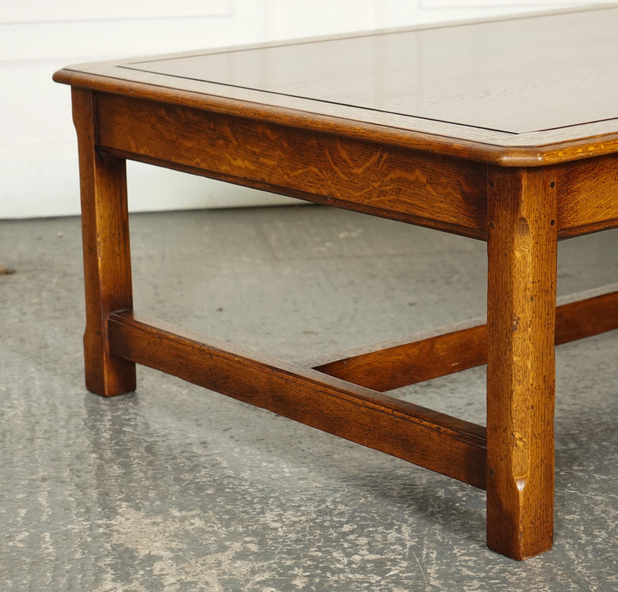 Grande table COFFEE VINTAGE EN OAK AVEC NICE FRANÇON EN OAK GRAiN ET FRAME H en vente 2