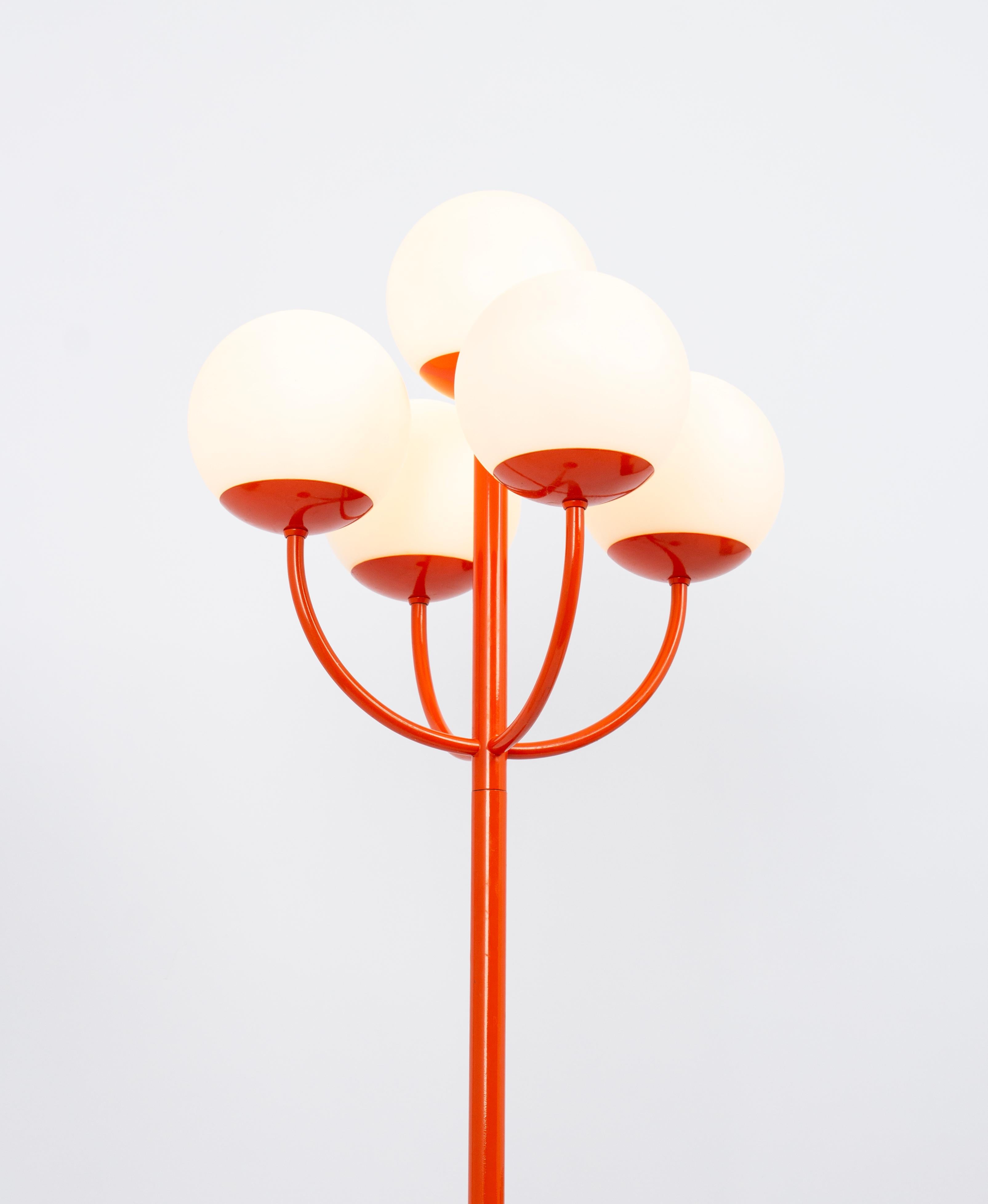 Superbe lampadaire orange Kaiser, Allemagne, 1970 en vente 2