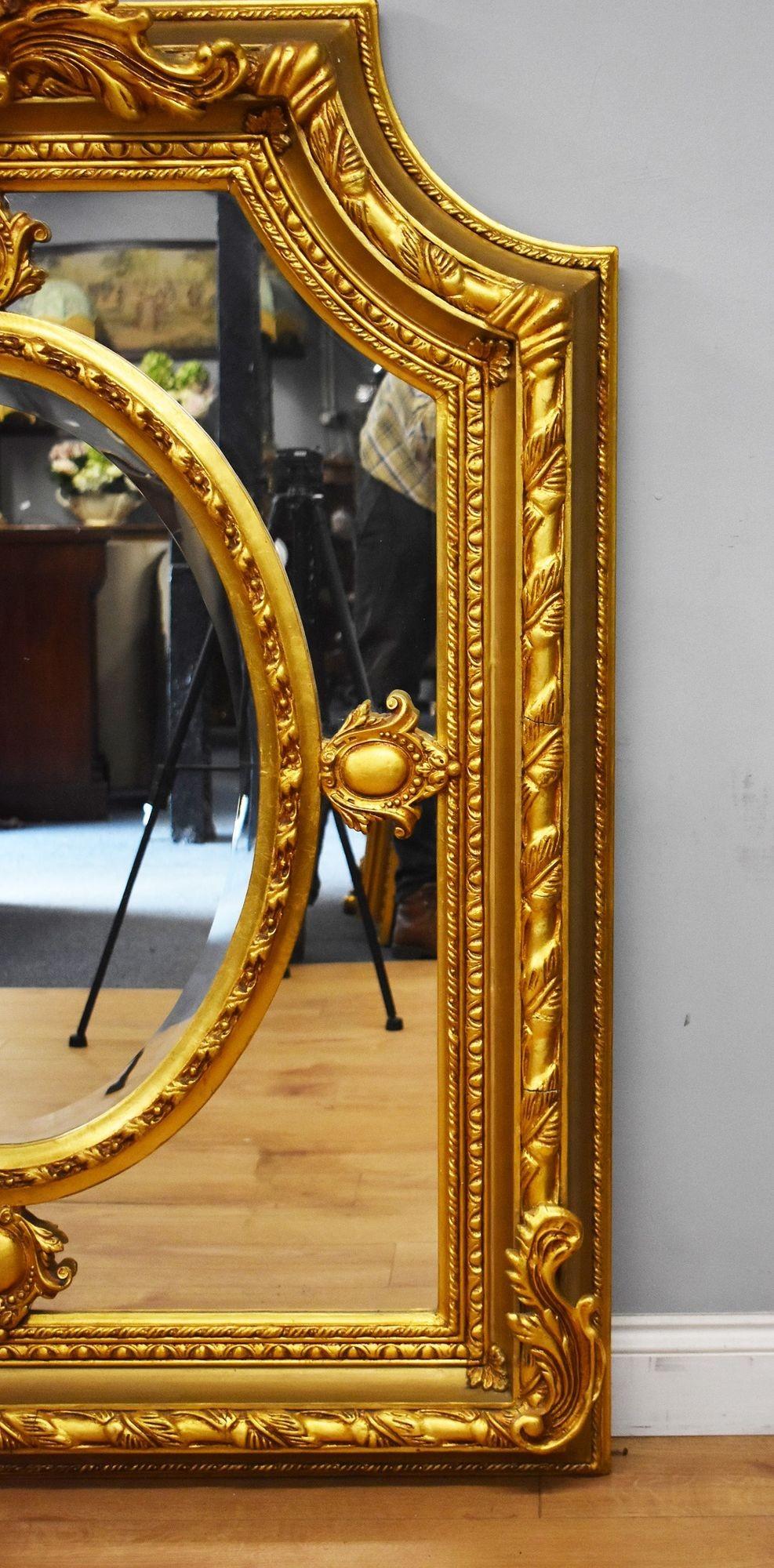 Bois Superbe miroir mural orné en vente