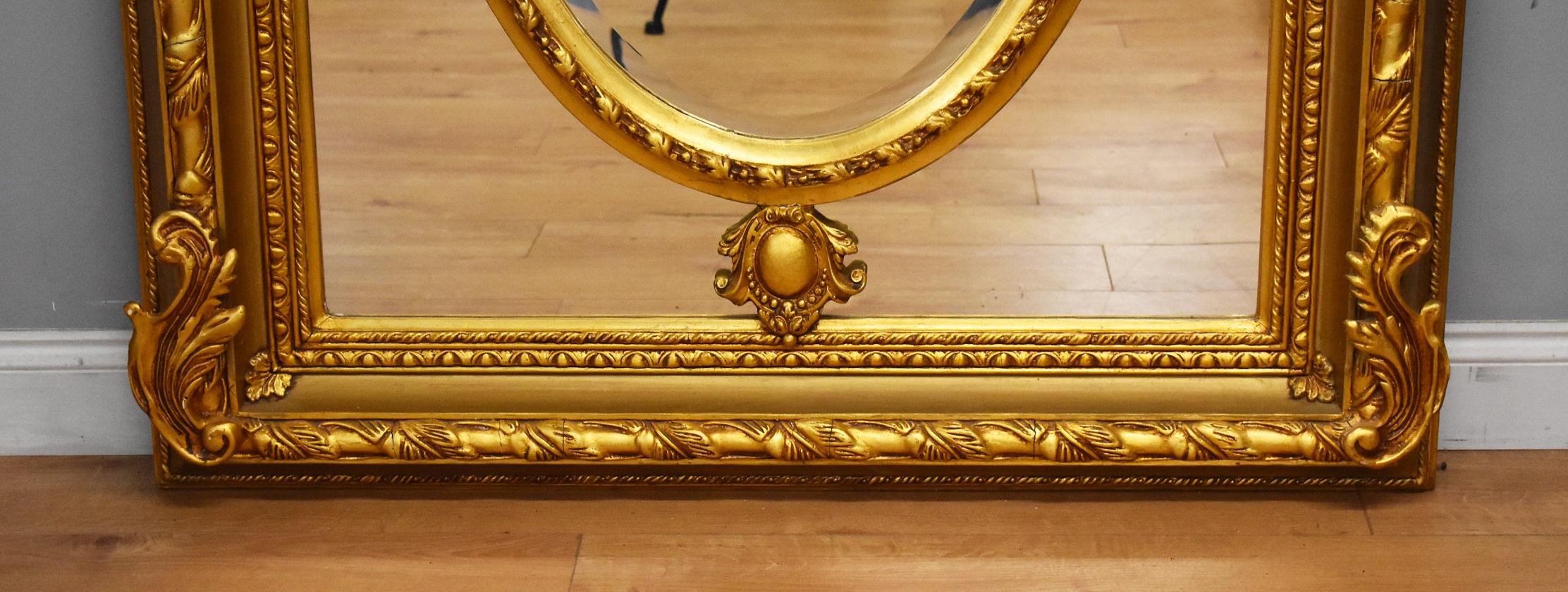 Superbe miroir mural orné en vente 1