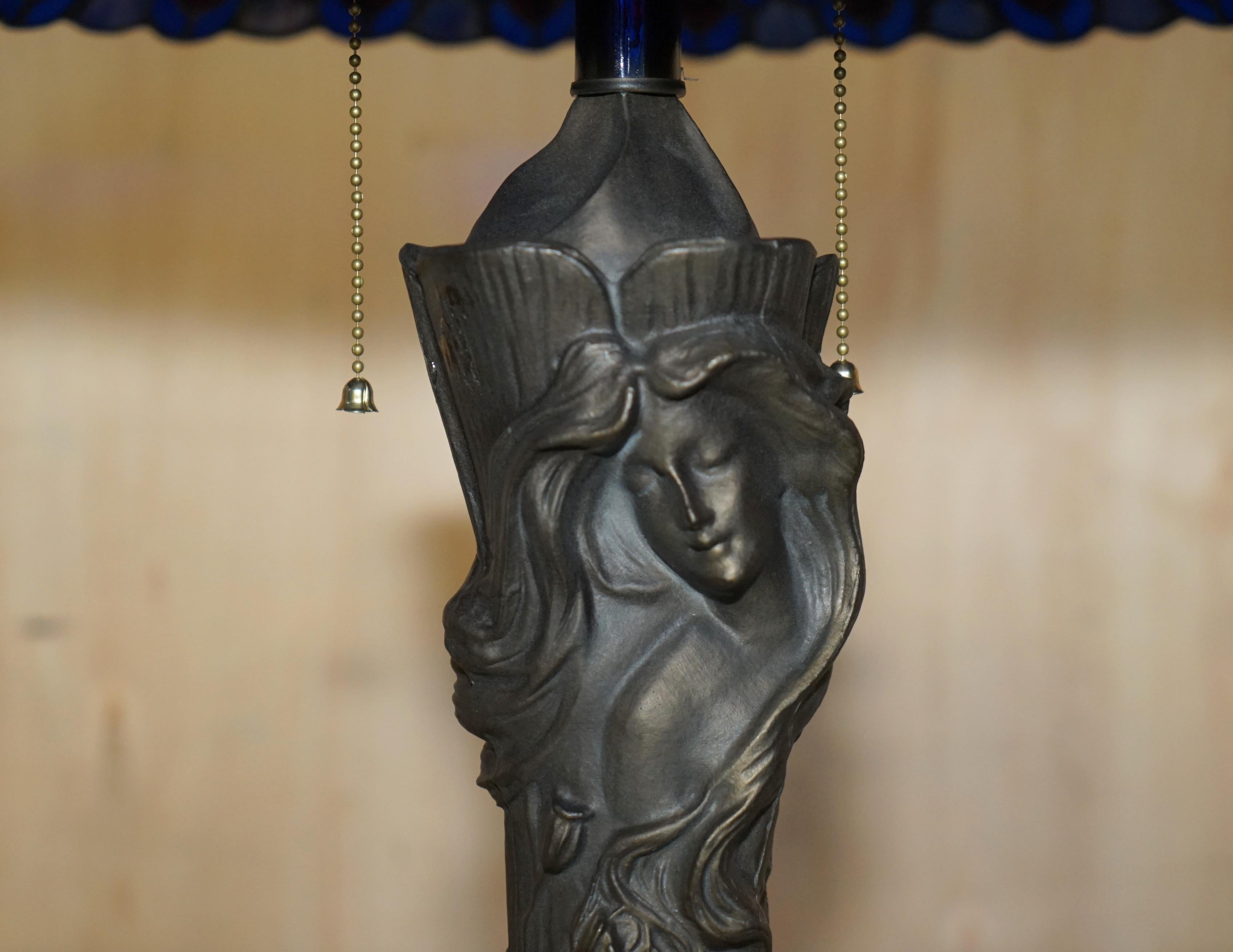 STUNNING LARGE PAIR OF ViNTAGE BRONZED ART NOUVEAU TABLE LAMPS SUBLIME SHADES In Good Condition In West Sussex, Pulborough