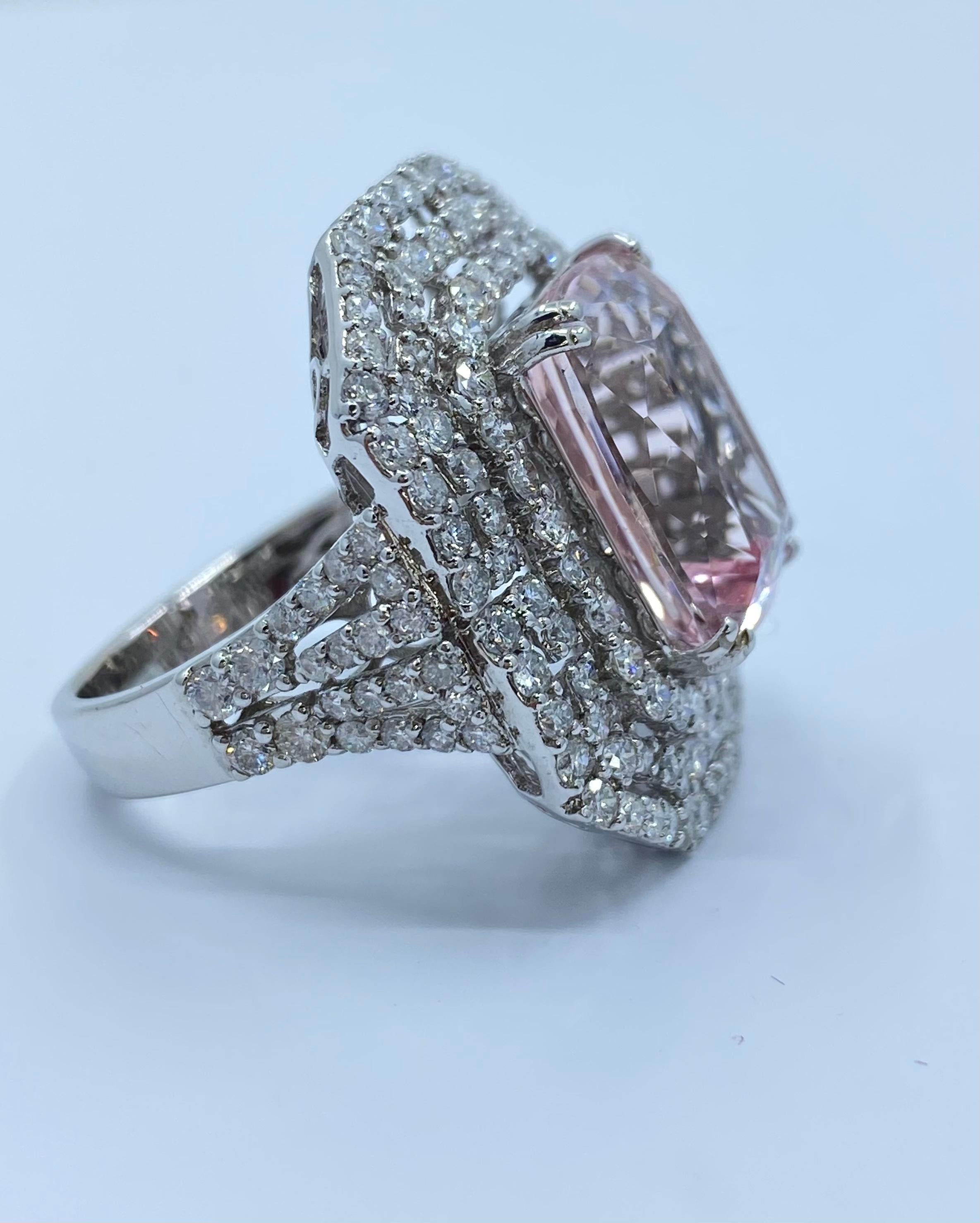 Stunning Large Pink Morganite and Diamond Ring in 18 Karat White Gold In Excellent Condition In Tustin, CA