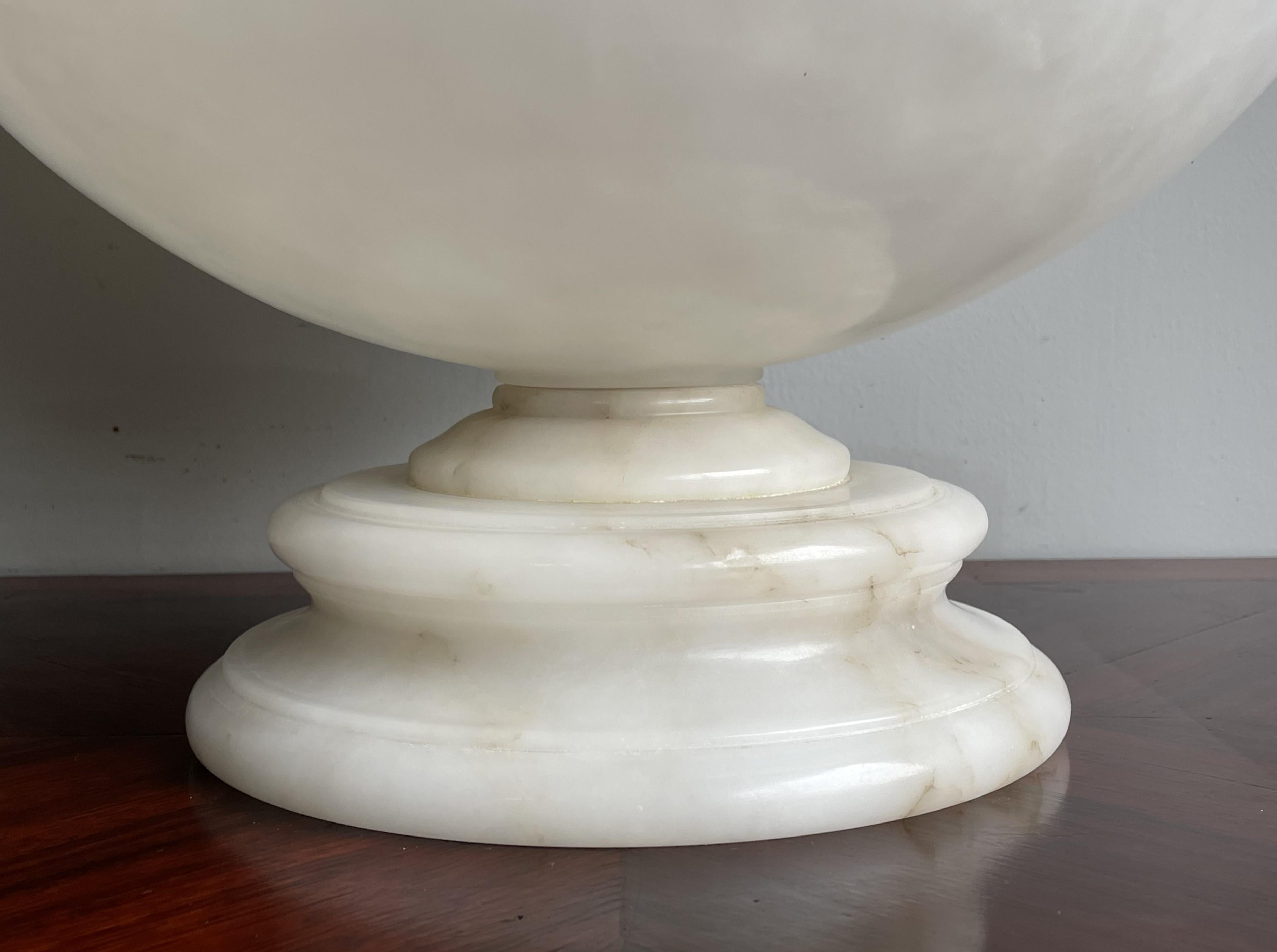 Superbe et rare lampadaire de style Art Déco en albâtre ressemblant à une lune en vente 3