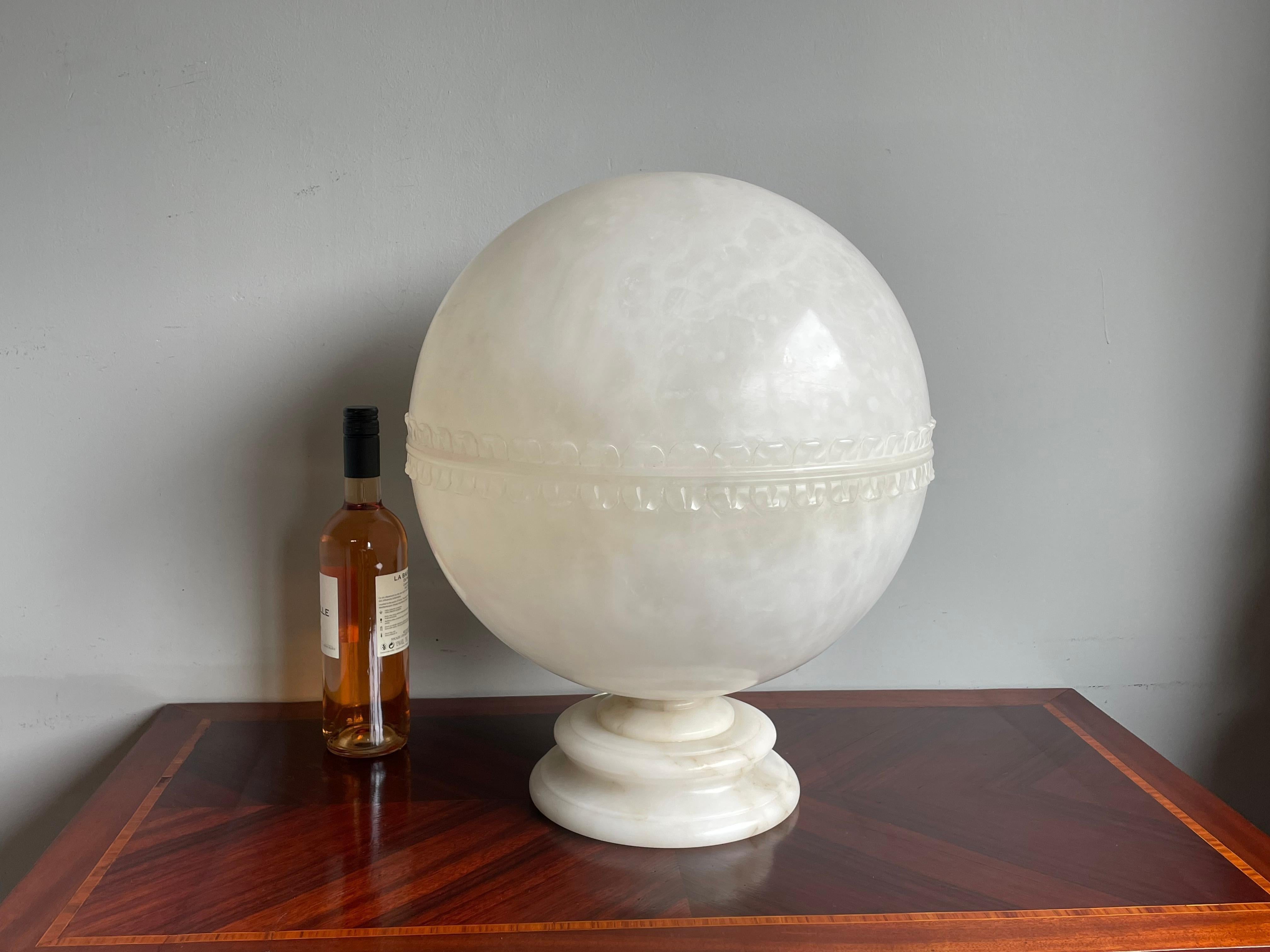 Superbe et rare lampadaire de style Art Déco en albâtre ressemblant à une lune en vente 4