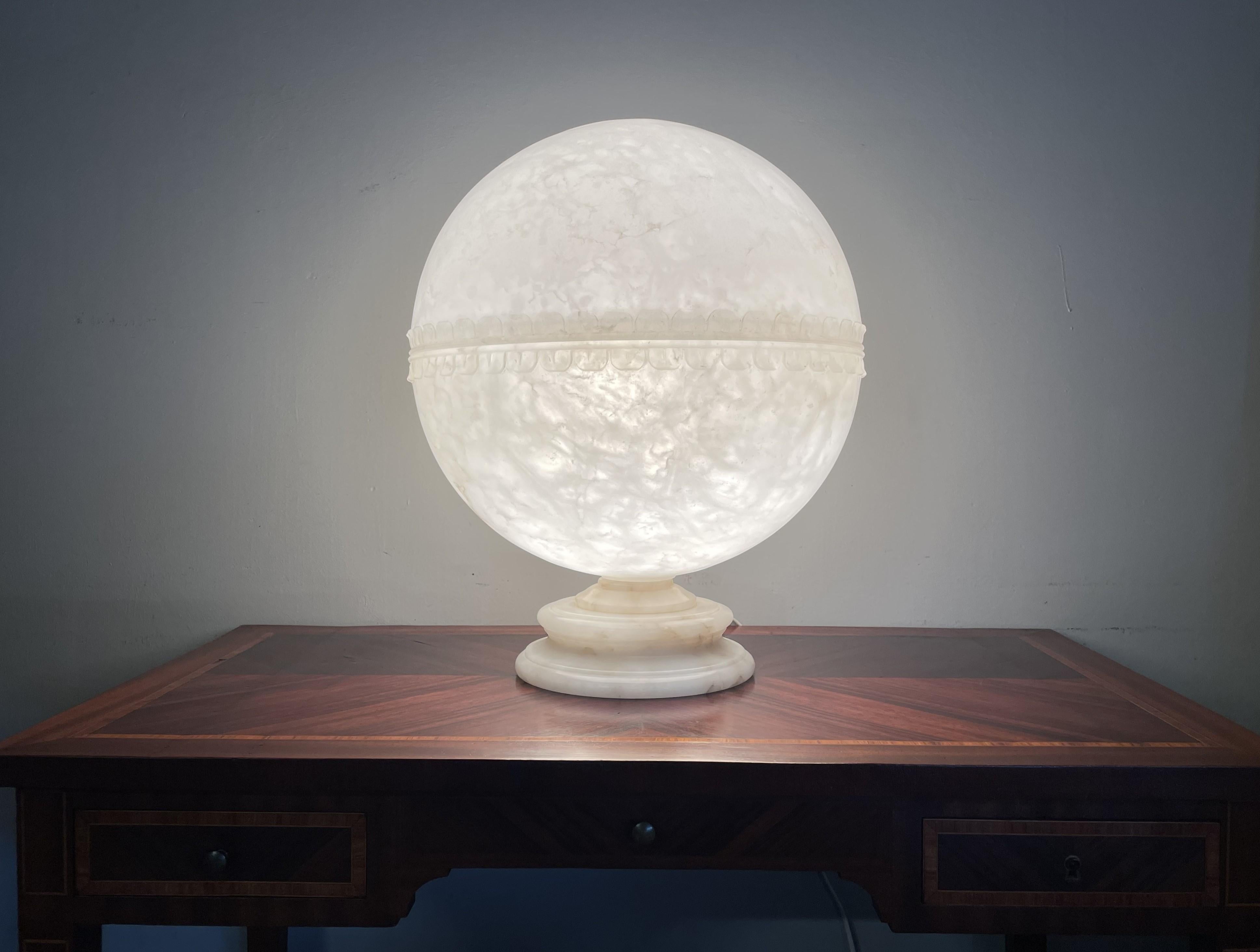 Superbe et rare lampadaire de style Art Déco en albâtre ressemblant à une lune en vente 5