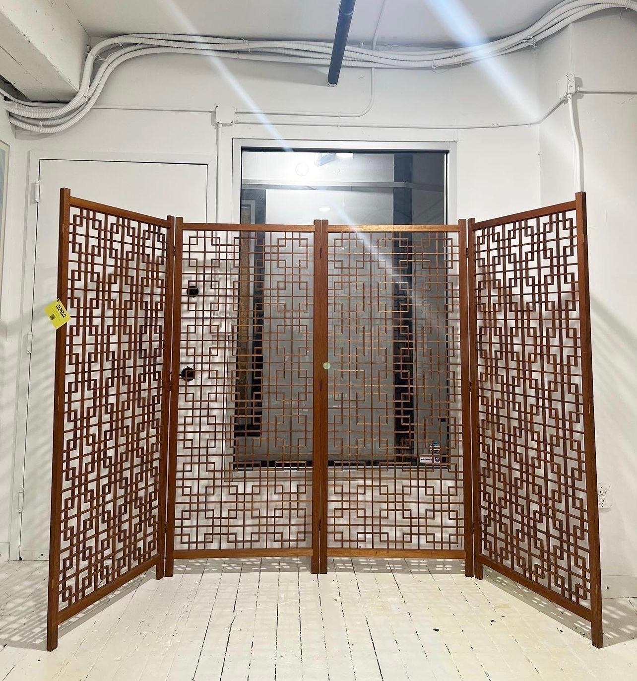 Stunning large scale midcentury teak folding room divider

Features a gorgeous square lattice design. In excellent condition! 

Height 71”
Width of each panel 30”.