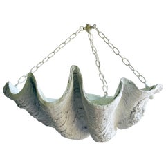 Superbe lustre à grande échelle de style Serge Roche en forme de coquille de palourde, années 1960