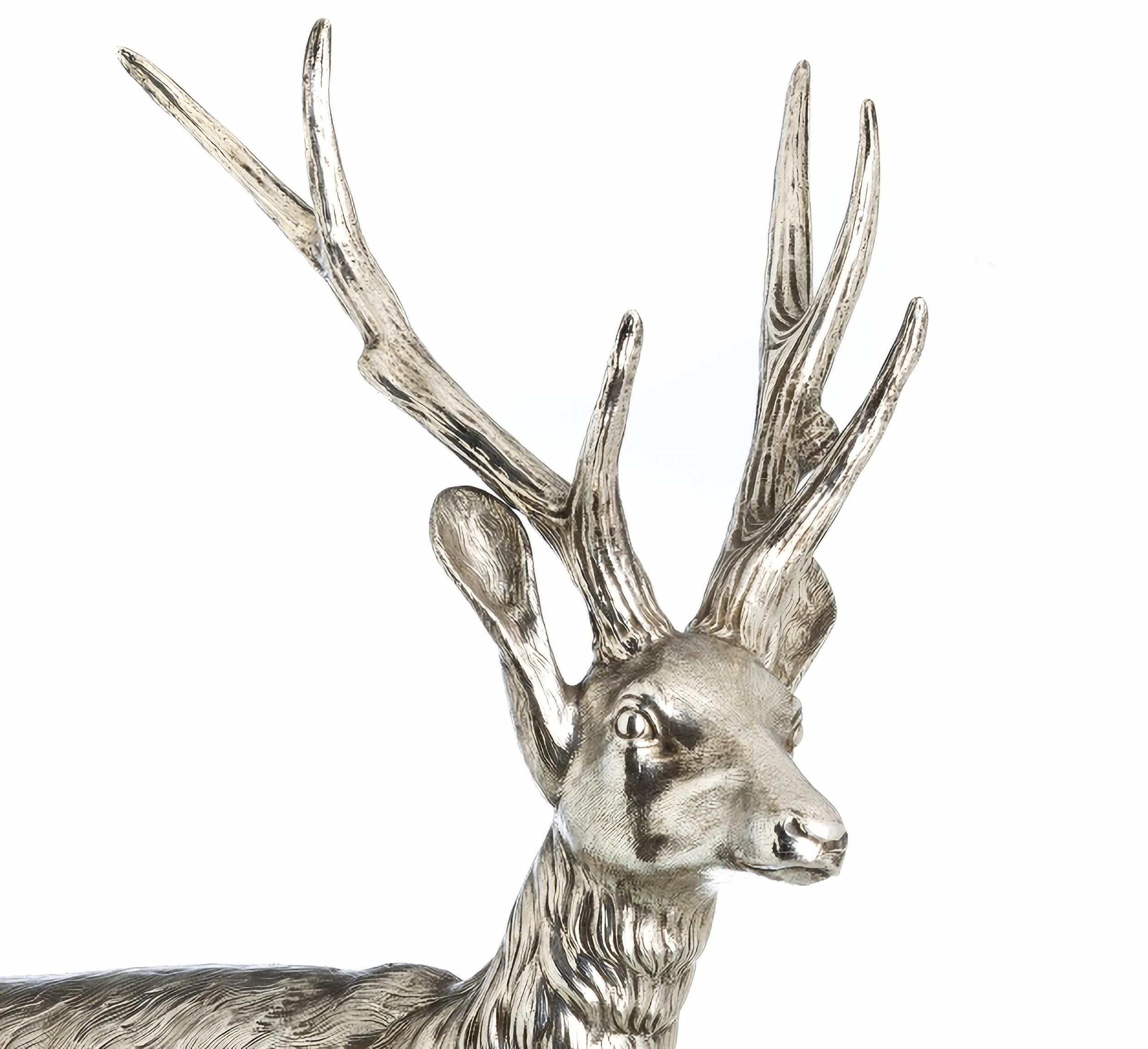 Portoghese STUPENDA SCULTURA DI CERVO IN ARGENTO DI GRANDE DIMENSIONE XX SECOLO in vendita