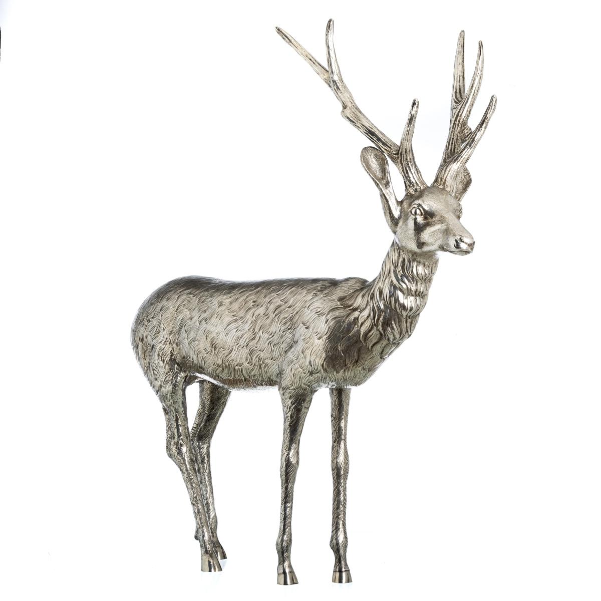 Fatto a mano STUPENDA SCULTURA DI CERVO IN ARGENTO DI GRANDE DIMENSIONE XX SECOLO in vendita