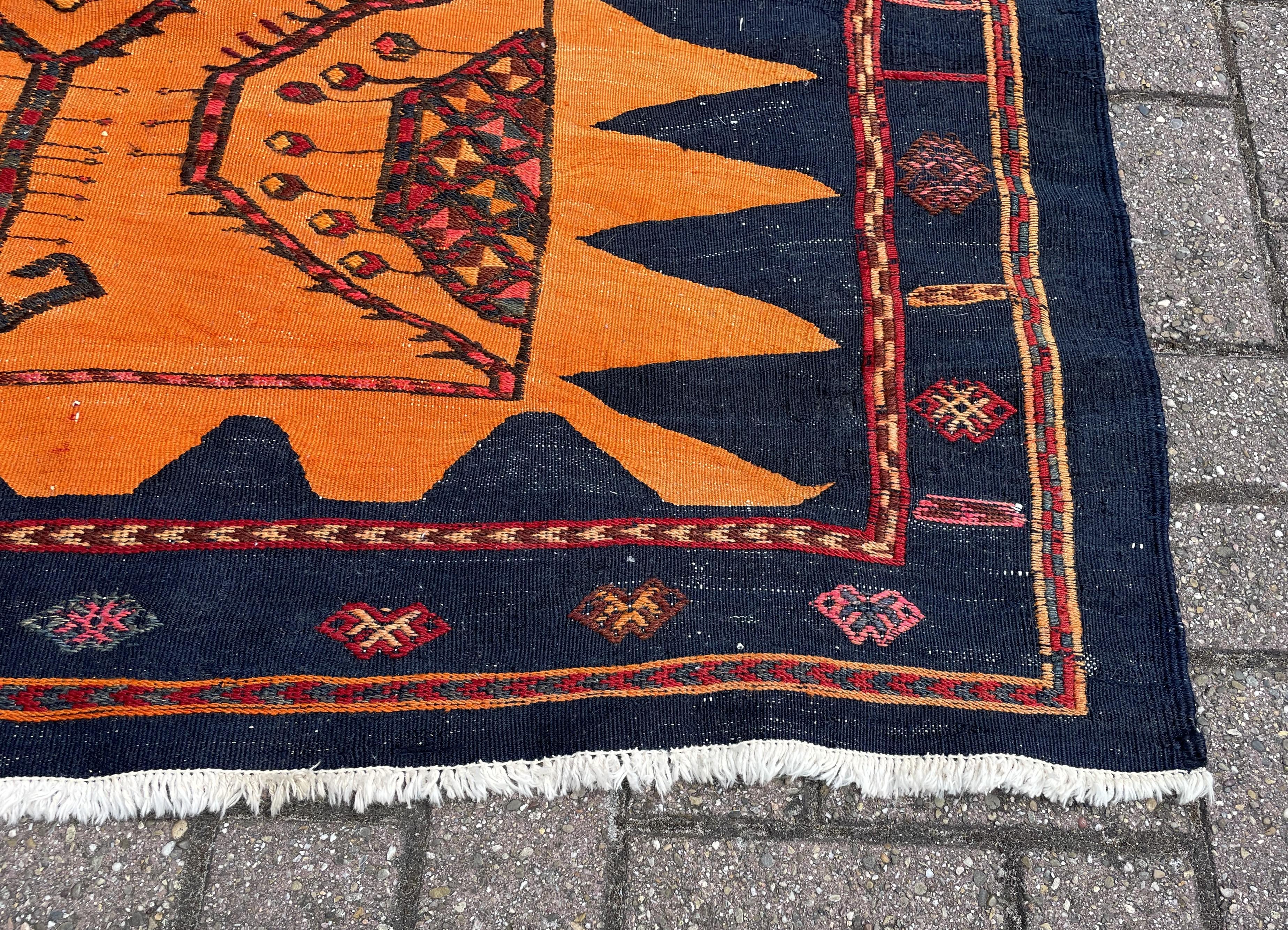 Stunning & Large Size Hand Knotted Kilim Rug Midcentury Design w. Vibrant Colors In Excellent Condition For Sale In Lisse, NL