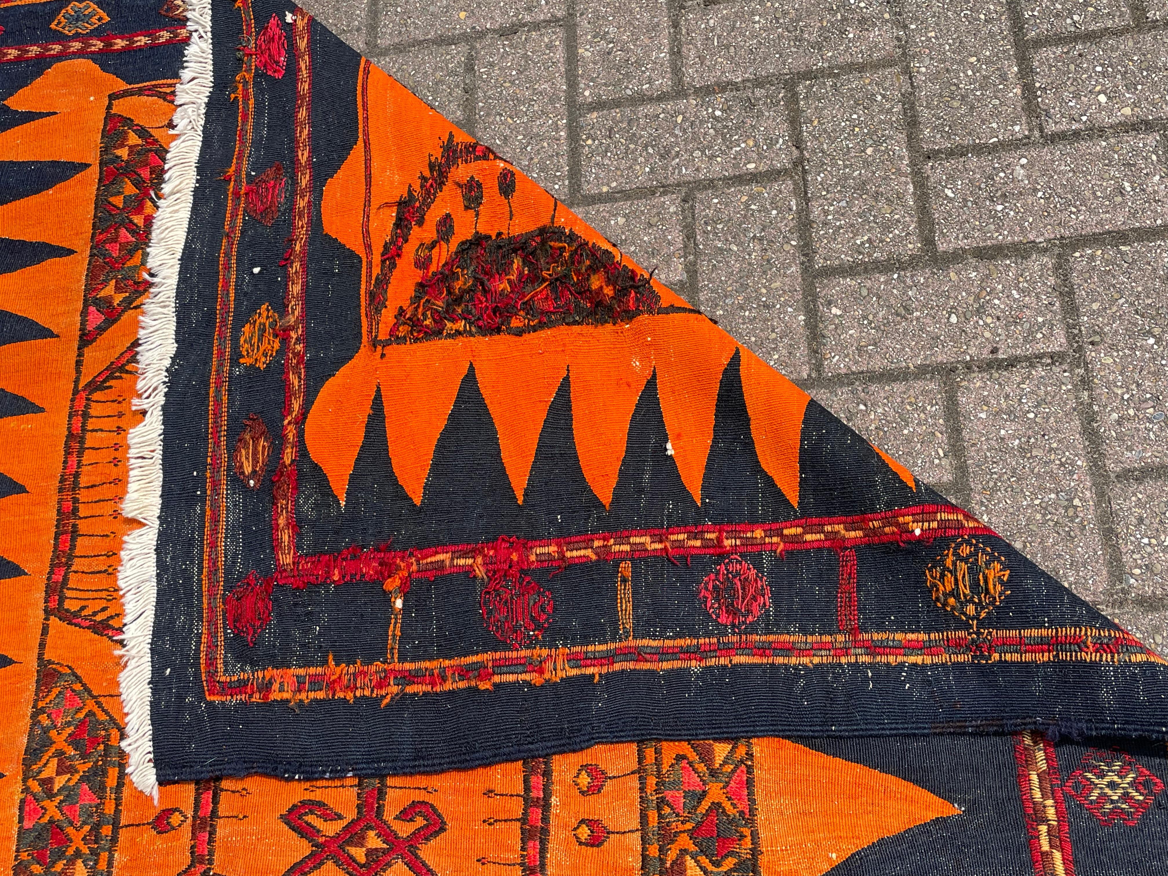 20th Century Stunning & Large Size Hand Knotted Kilim Rug Midcentury Design w. Vibrant Colors For Sale