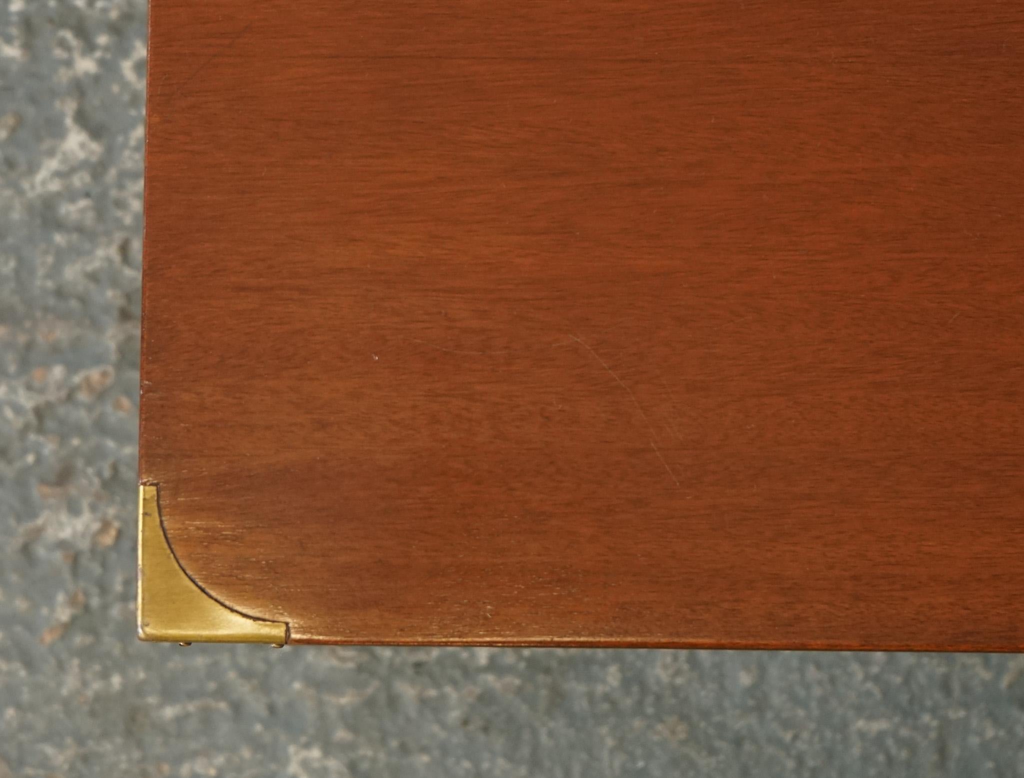 STUNNING LARGE VINTAGE HARRODS LONDON KENNEDY MILITARY CAMPAiGN COFFEE TABLE (20. Jahrhundert) im Angebot