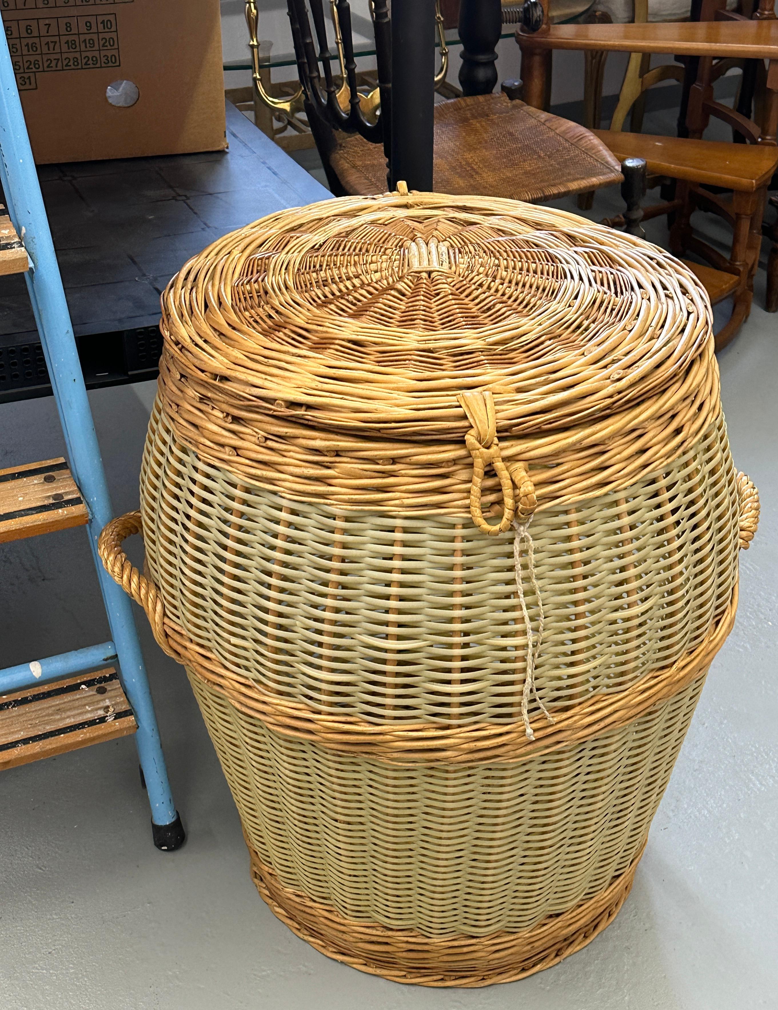 Stunning Large Vintage Midcentury Wicker Laundry Basket Hamper, 1970s, Italy 1