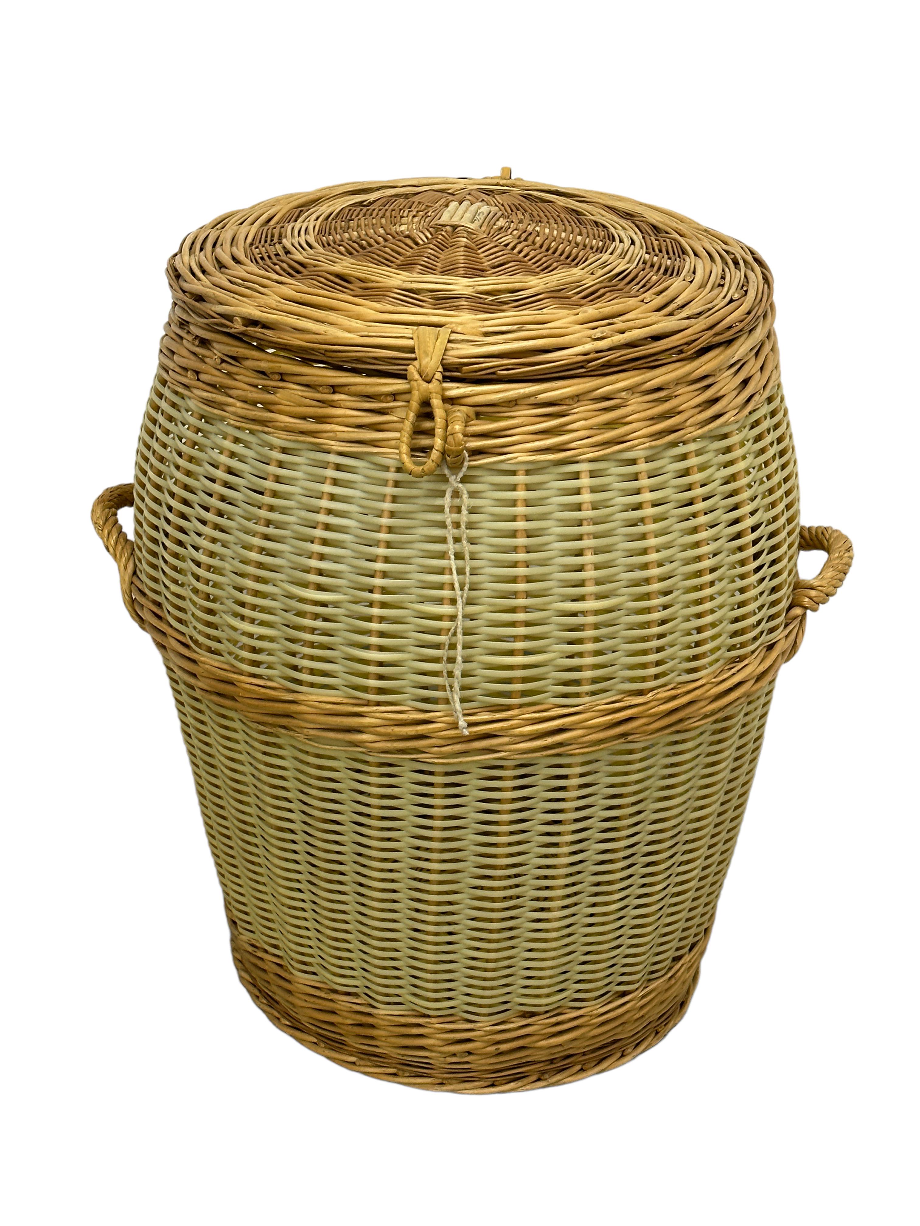 Offered is an absolutely stunning large 1970s vintage wicker and plastic laundry basket hamper with lid and wicker handles. Overall very good vintage condition with light ware consistent with age and use. A nice addition to any room. You can also