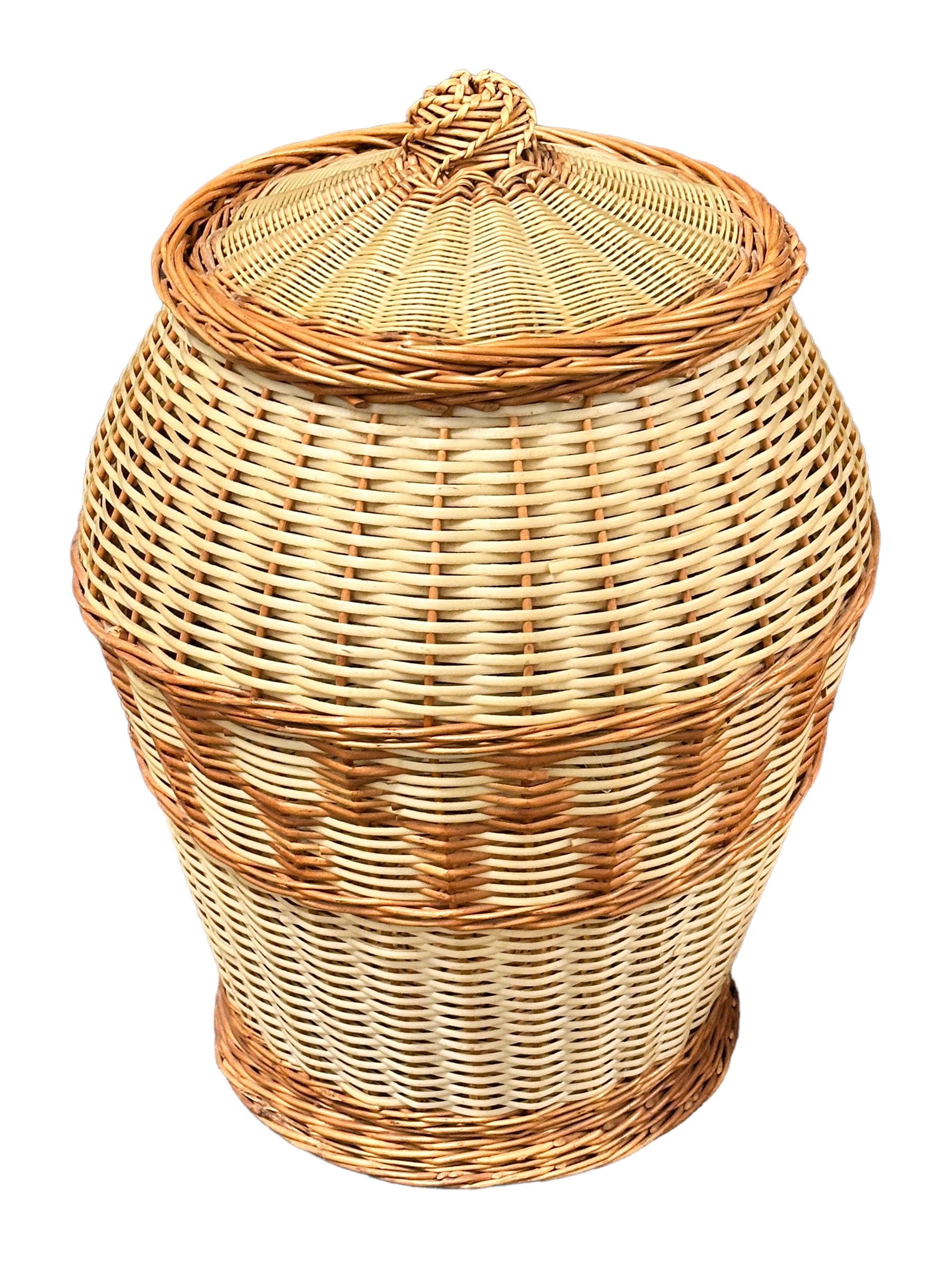 Offered is an absolutely stunning large 1970s vintage wicker and plastic laundry basket hamper with lid and wicker handles. Overall very good vintage condition with light ware consistent with age and use. A nice addition to any room. You can also