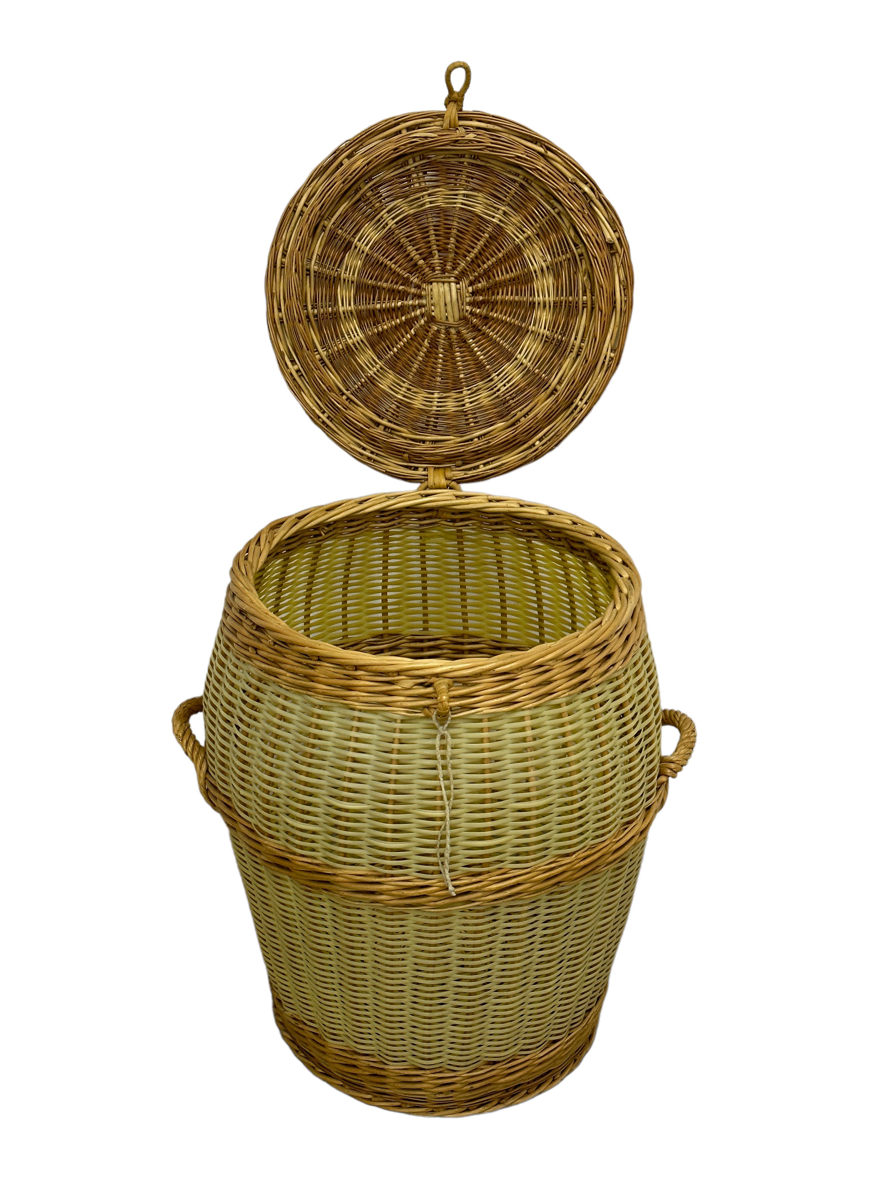 Modern Stunning Large Vintage Midcentury Wicker Laundry Basket Hamper, 1970s, Italy