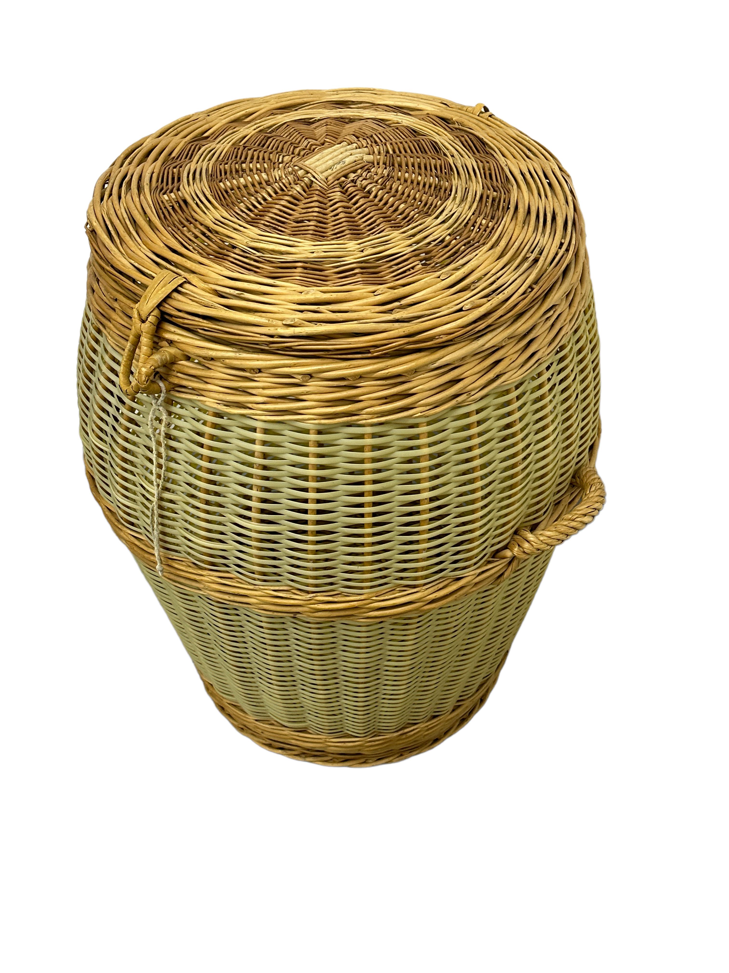 Hand-Crafted Stunning Large Vintage Midcentury Wicker Laundry Basket Hamper, 1970s, Italy