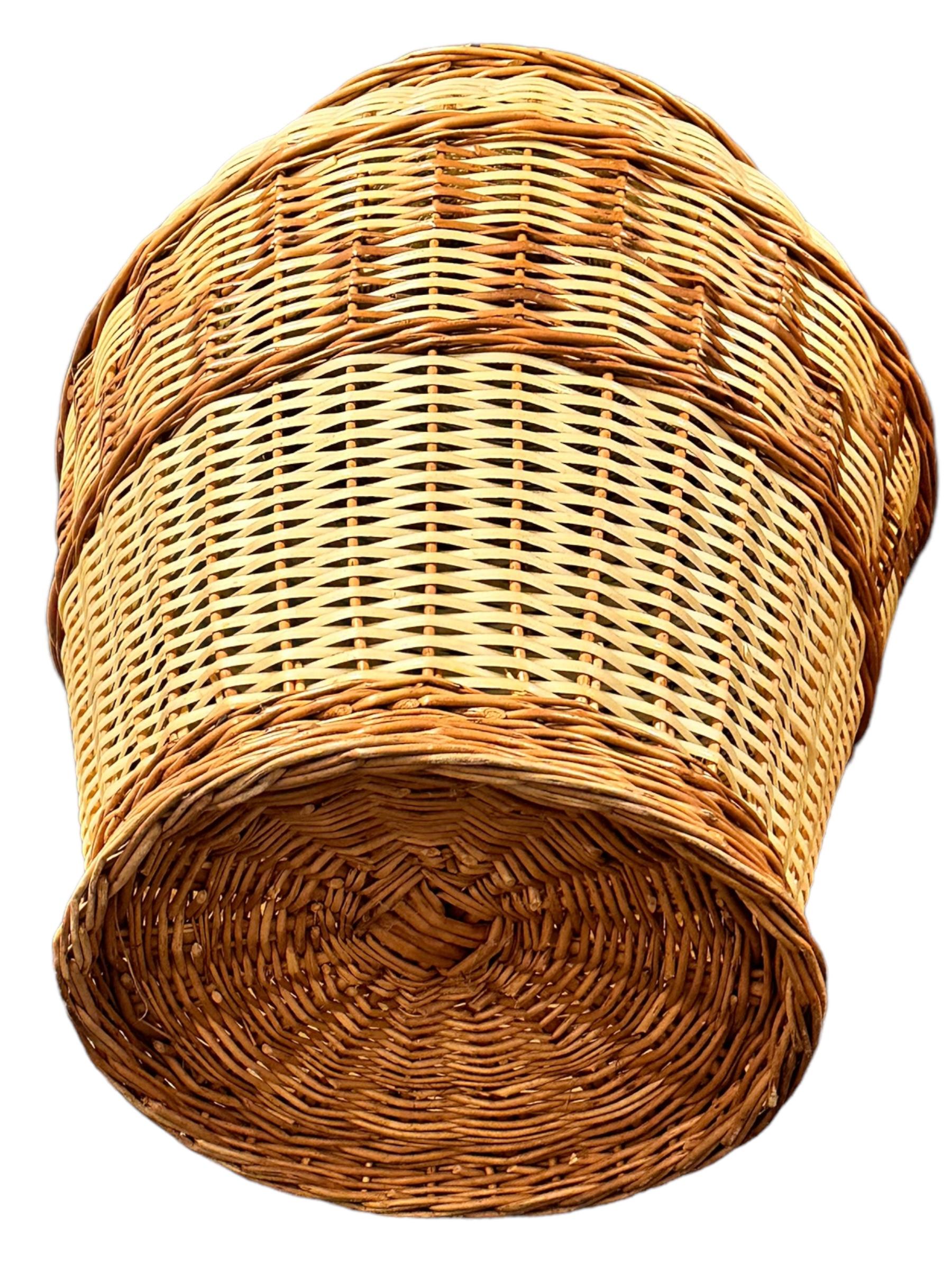 Late 20th Century Stunning Large Vintage Midcentury Wicker Laundry Basket Hamper, 1970s, Italy For Sale