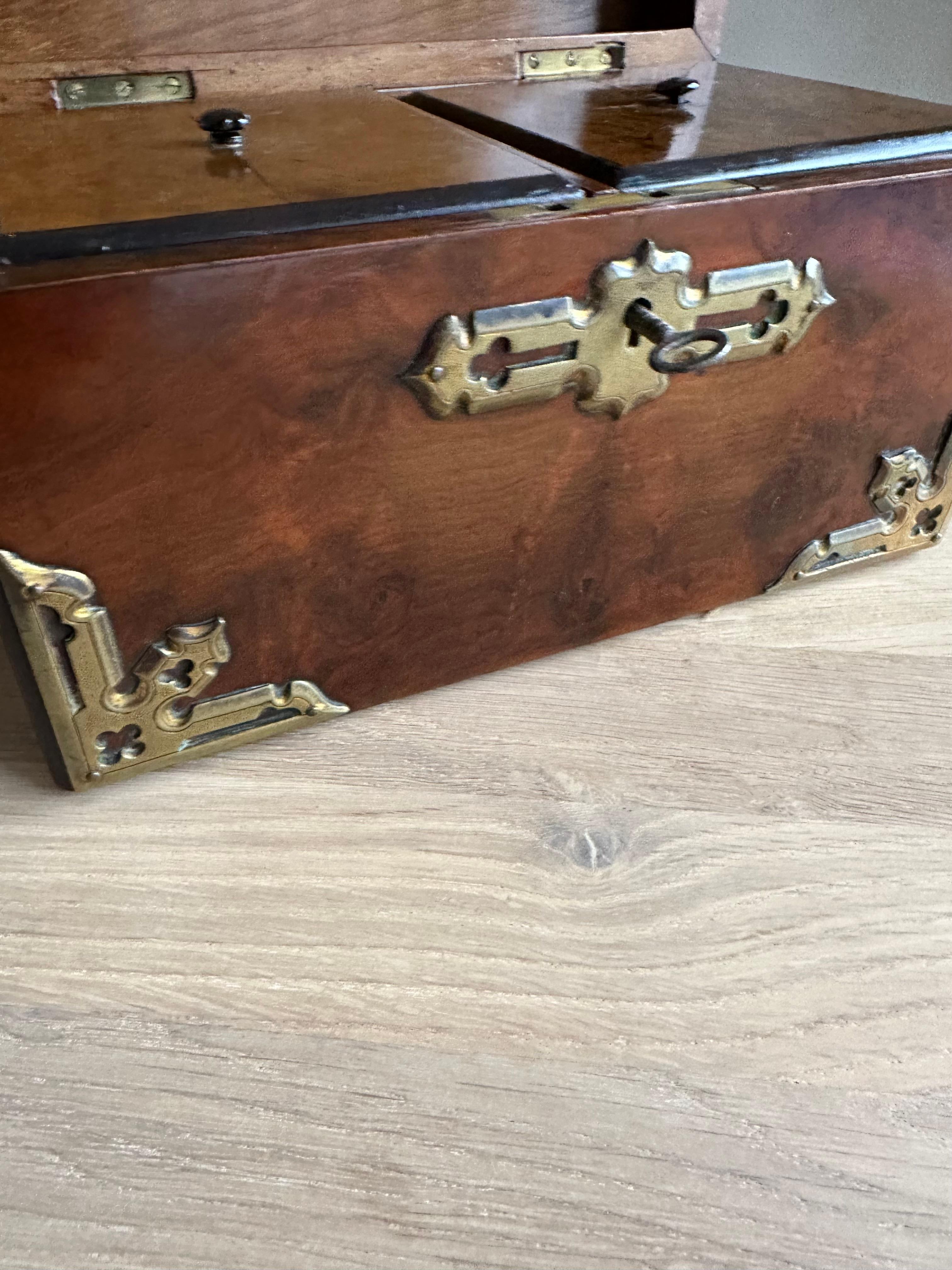 Stunning Late 1800s Gothic Revival Nussbaum & Messing Tea Caddy Box W. Great Patina im Angebot 2
