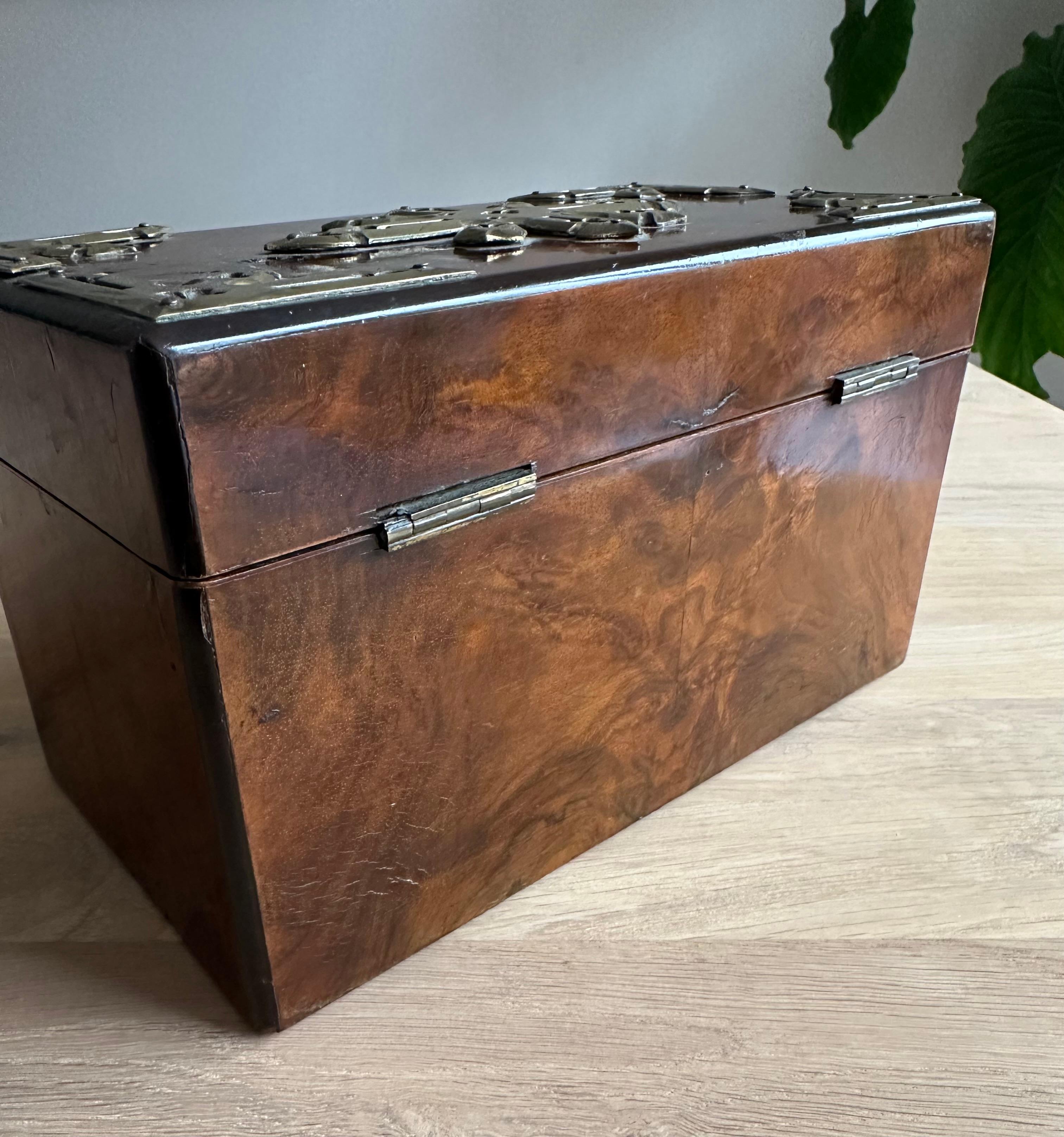 Stunning Late 1800s Gothic Revival Nussbaum & Messing Tea Caddy Box W. Great Patina im Angebot 10