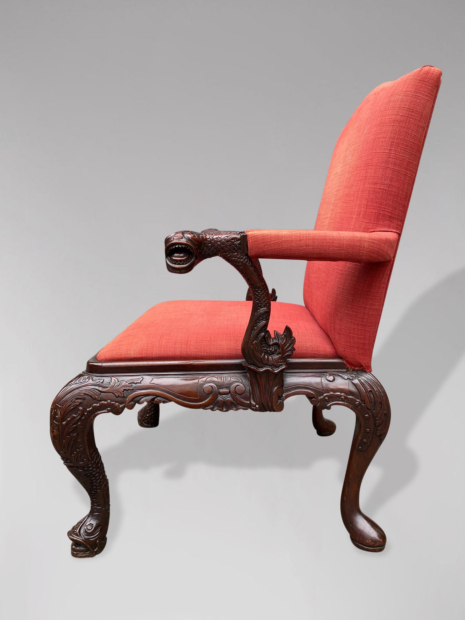 Atemberaubender geschnitzter Gainsborough-Sessel aus Mahagoni aus dem späten 19. Jahrhundert (Handgeschnitzt) im Angebot