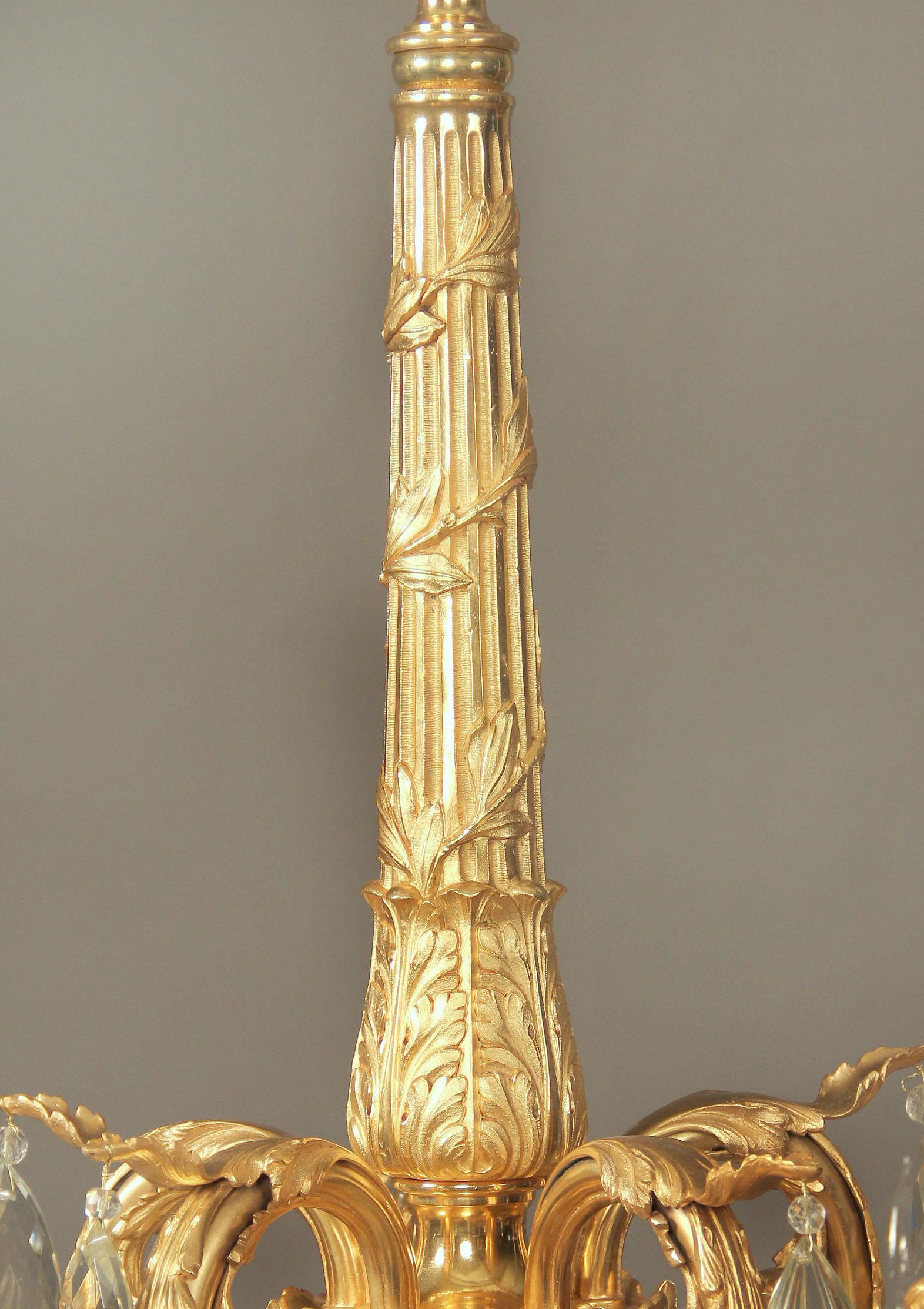 Atemberaubender zehnflammiger Kronleuchter aus vergoldeter Bronze und Kristall aus dem späten 19. Jahrhundert im Angebot 1