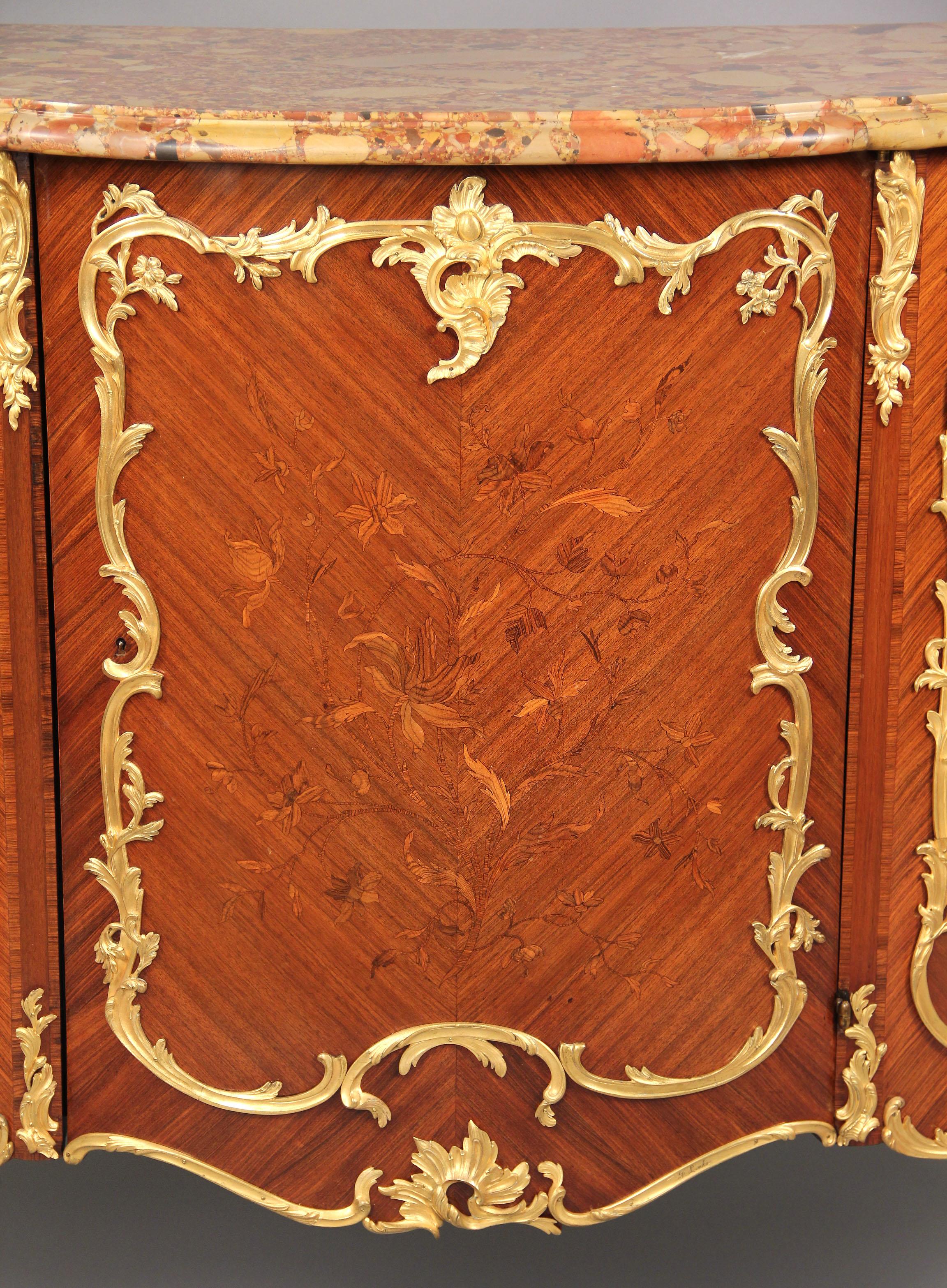 Stunning Late 19th Century Gilt Bronze Mounted Marquetry Cabinet -François Linke Belle Époque en venta