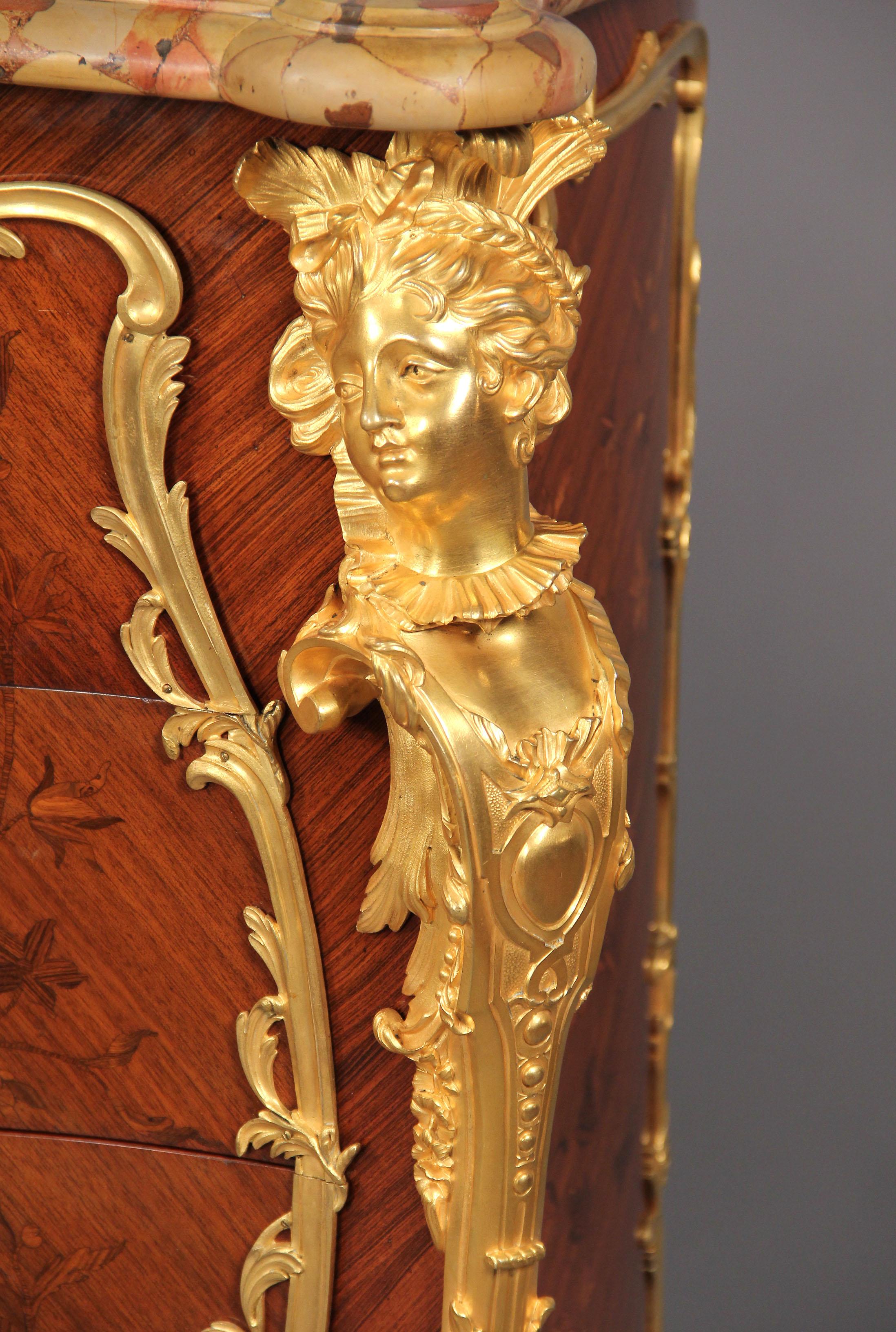 Stunning Late 19th Century Gilt Bronze Mounted Marquetry Cabinet -François Linke en Bueno estado para la venta en Long Island City, NY