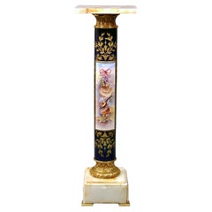 Impresionante pedestal estilo Sèvres montado en bronce dorado de finales del siglo XIX