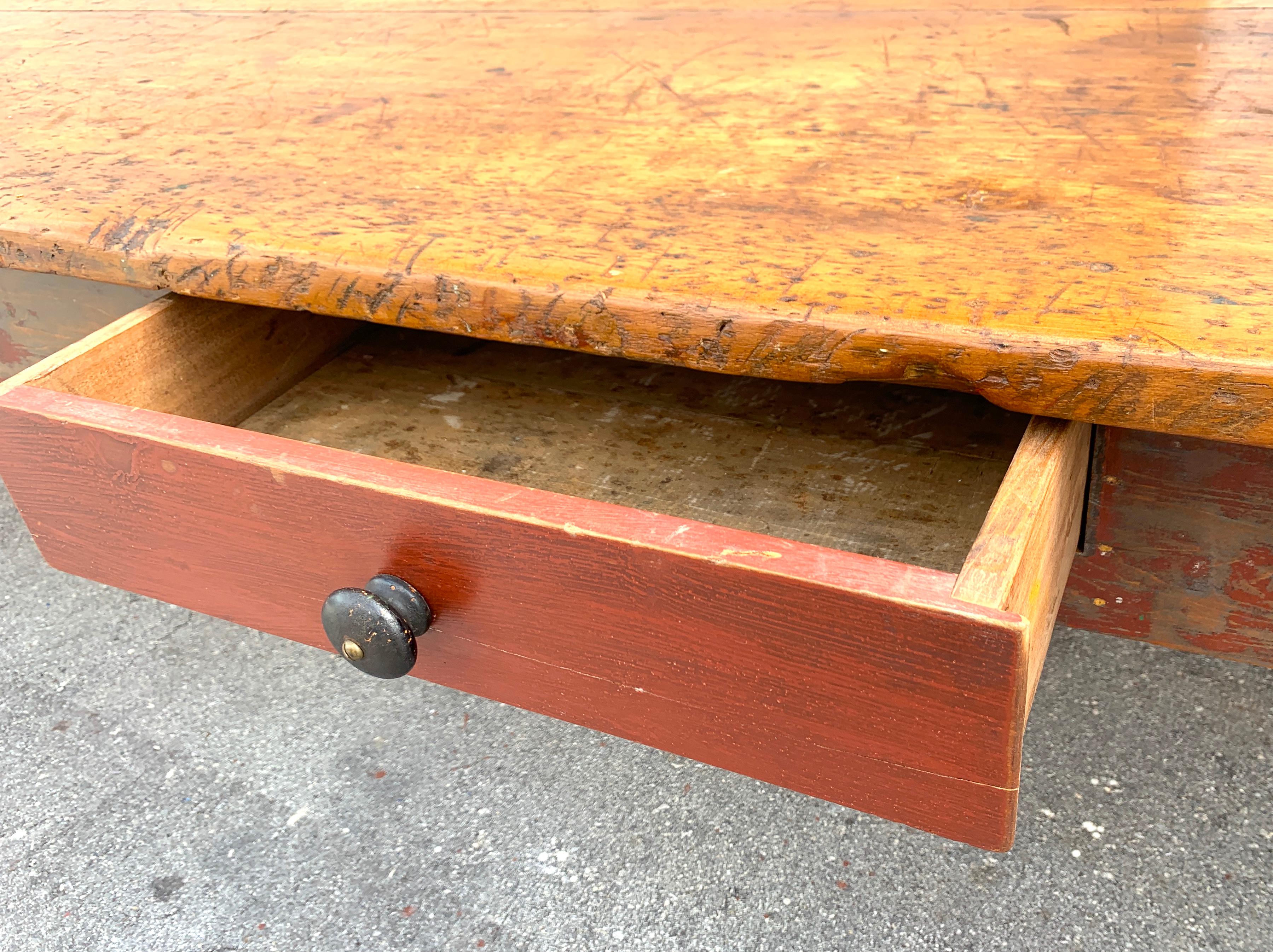 Stunning Late 19th Century Southern Red Paint and Chestnut Farm Table In Good Condition In West Palm Beach, FL