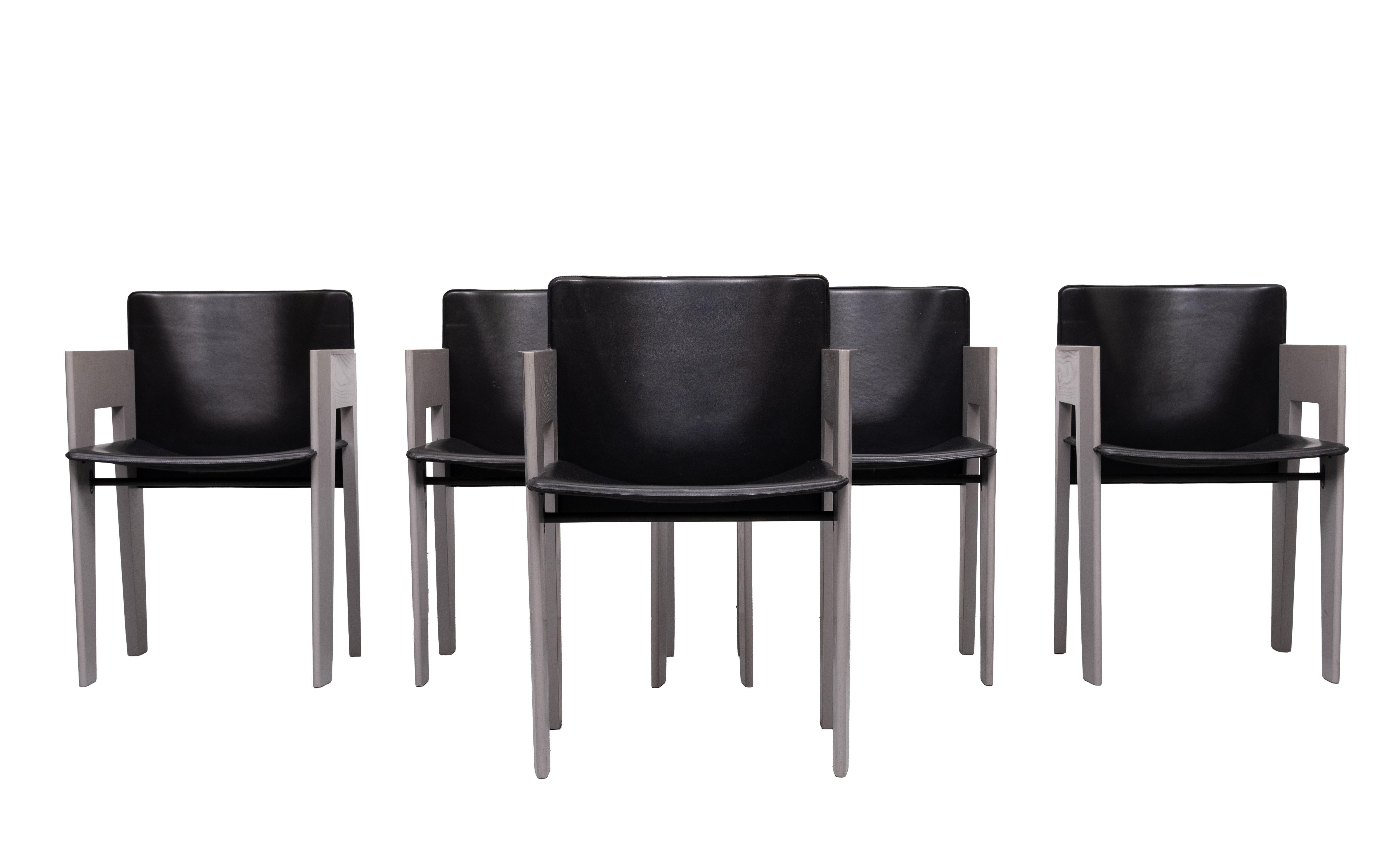 Postmoderno Splendide sedie da pranzo in pelle e legno di Arnold Merckx per Arco, c.C. in vendita