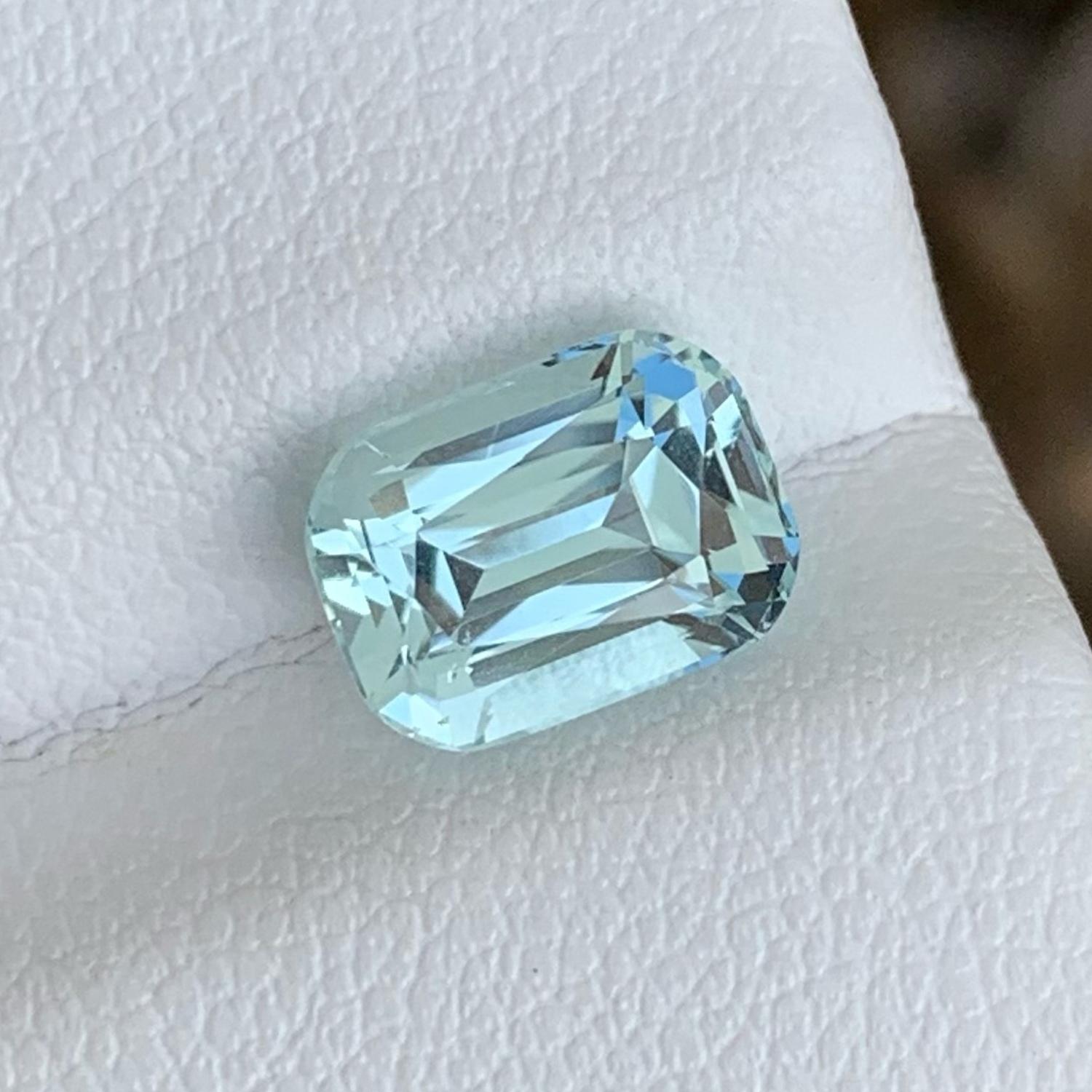 Impresionante gema suelta de aguamarina azul claro 2,05 quilates Anillo de aguamarina en venta 3
