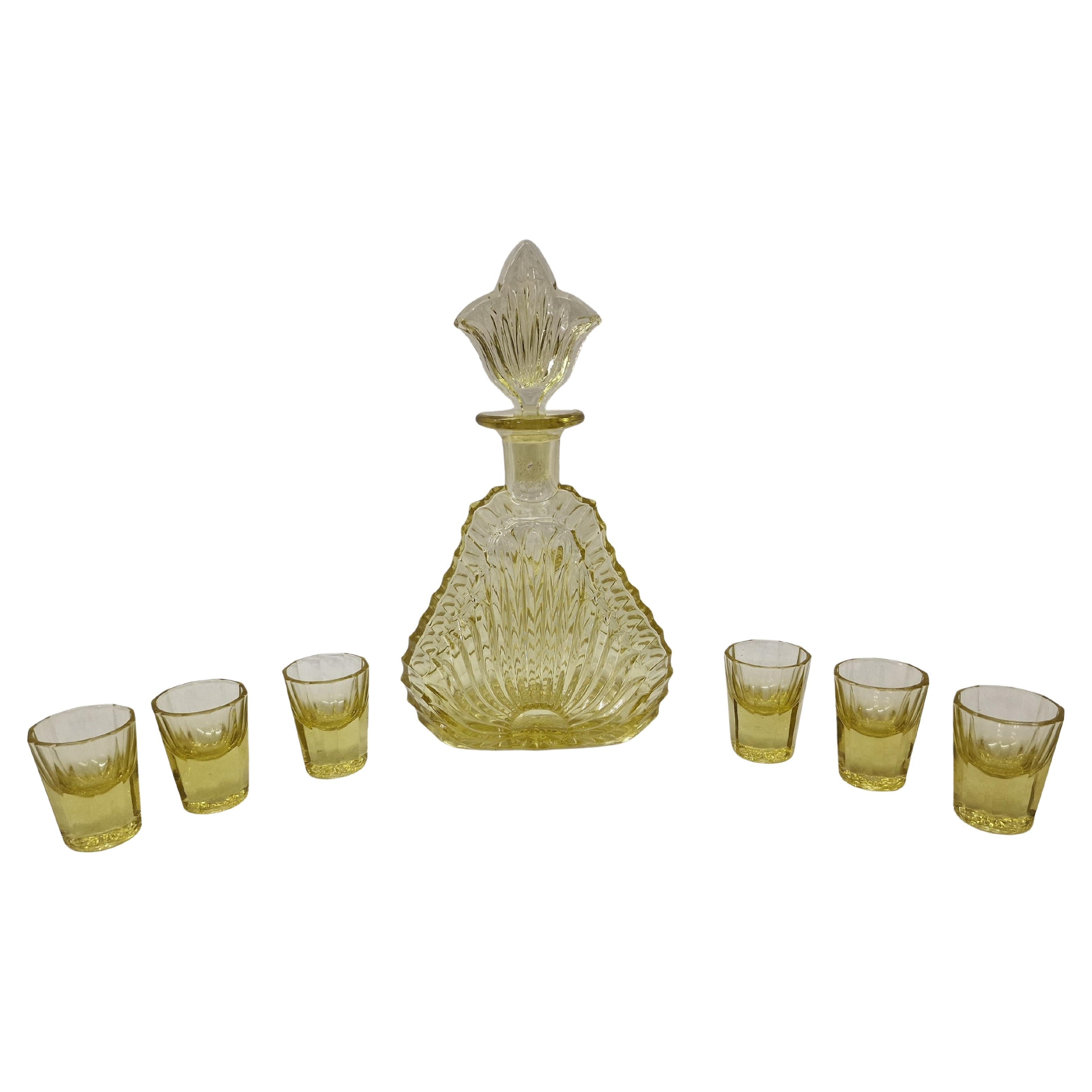 Superbe ensemble de verres à liqueur, bouteille et six verres, Art déco des années 1920, Bohème en vente