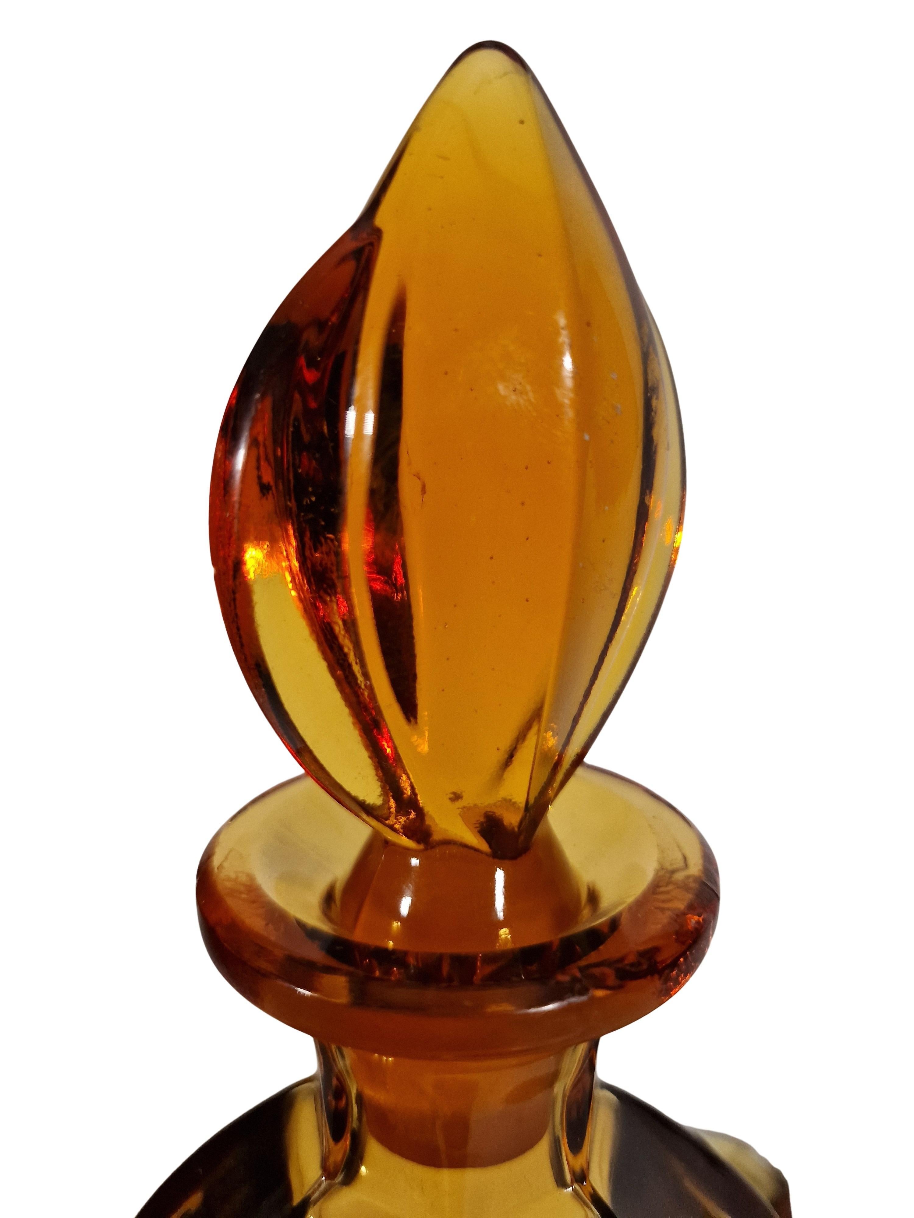 Wunderschönes Likörset, Tablett Flasche sechs Gläser, Bernstein, Art Deco, 1920er Jahre, Bohemia (Frühes 20. Jahrhundert) im Angebot