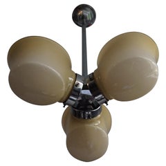 Stupefacente lampadario a tre luci in cromo e vetro Art Deco