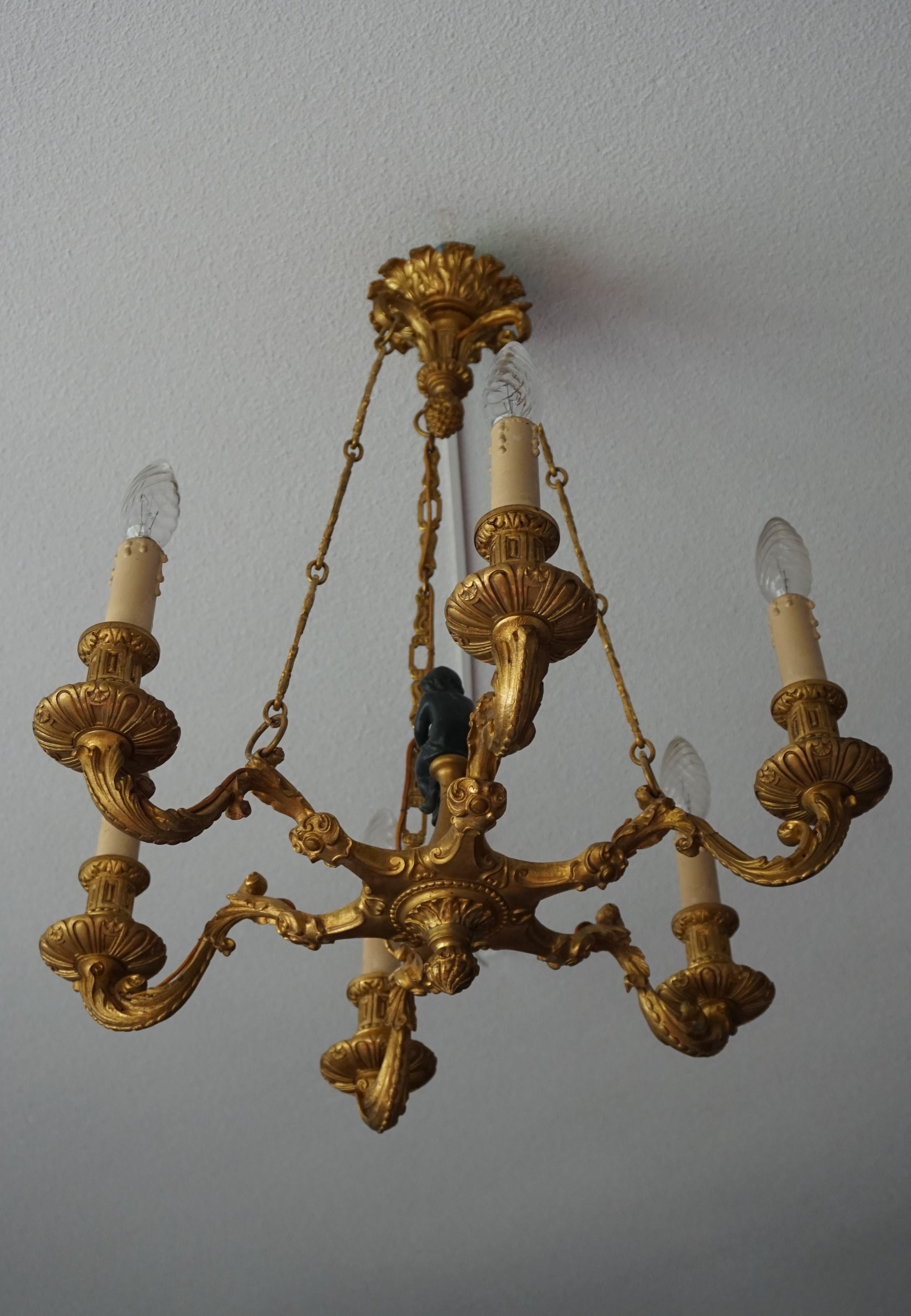 Stunning Little Gilt Bronze Chandelier with Scrolling Leafs and Putto Sculpture For Sale 7