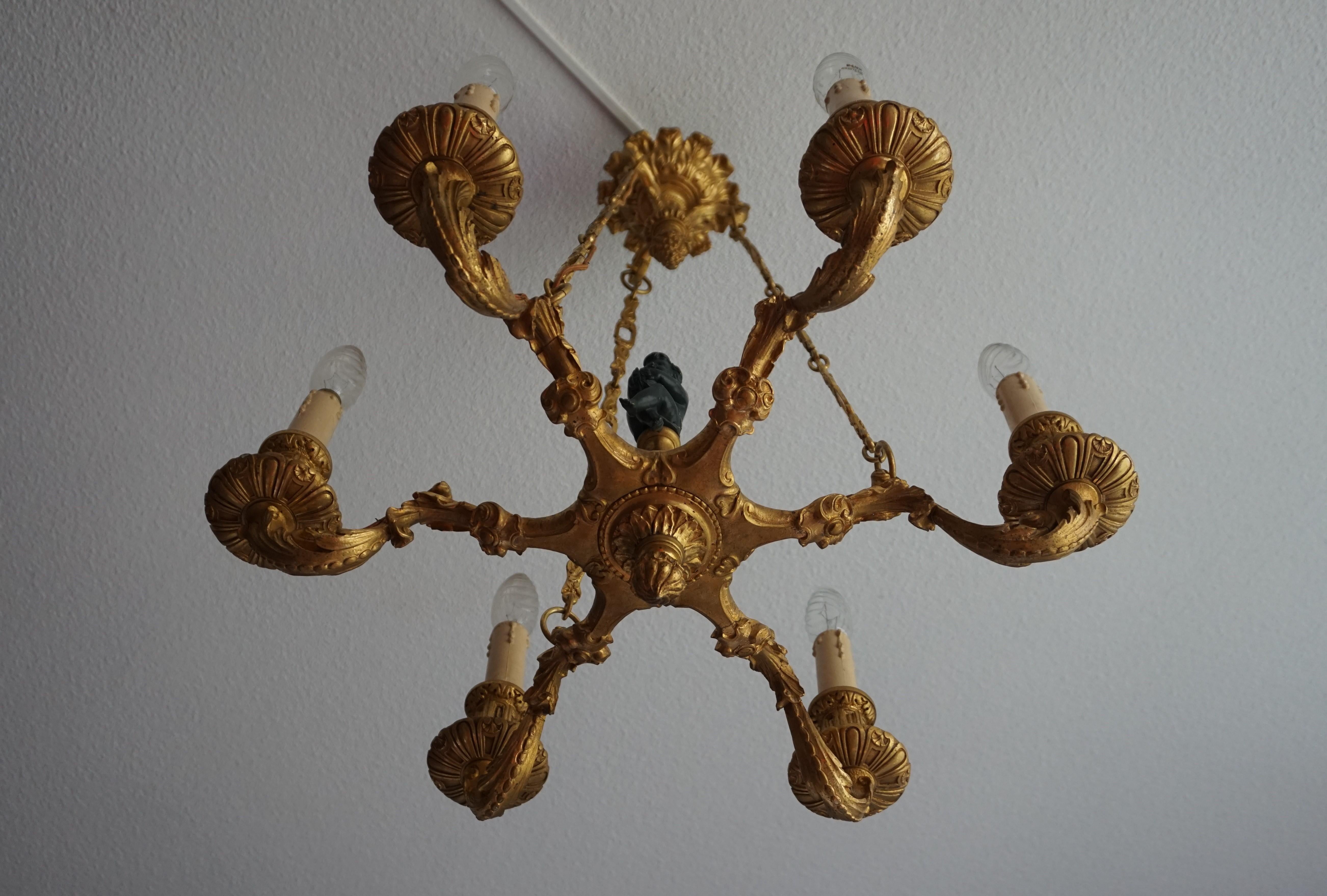 20th Century Stunning Little Gilt Bronze Chandelier with Scrolling Leafs and Putto Sculpture For Sale