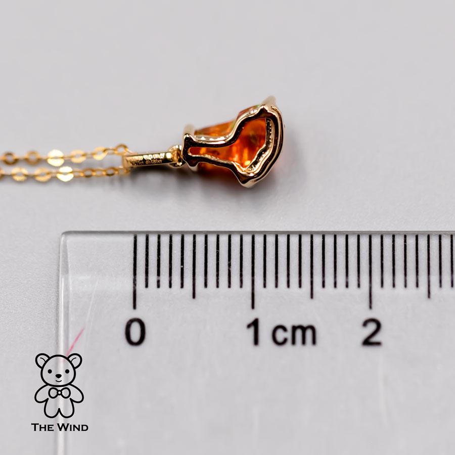 Artiste Superbe collier pendentif en or jaune 18 carats avec opale du feu du Mexique et diamants