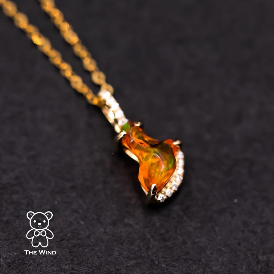 Taille brillant Superbe collier pendentif en or jaune 18 carats avec opale du feu du Mexique et diamants