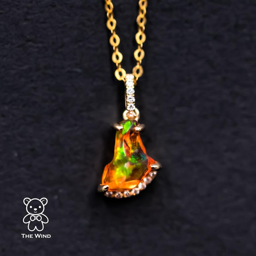 Superbe collier pendentif en or jaune 18 carats avec opale du feu du Mexique et diamants Neuf à Suwanee, GA